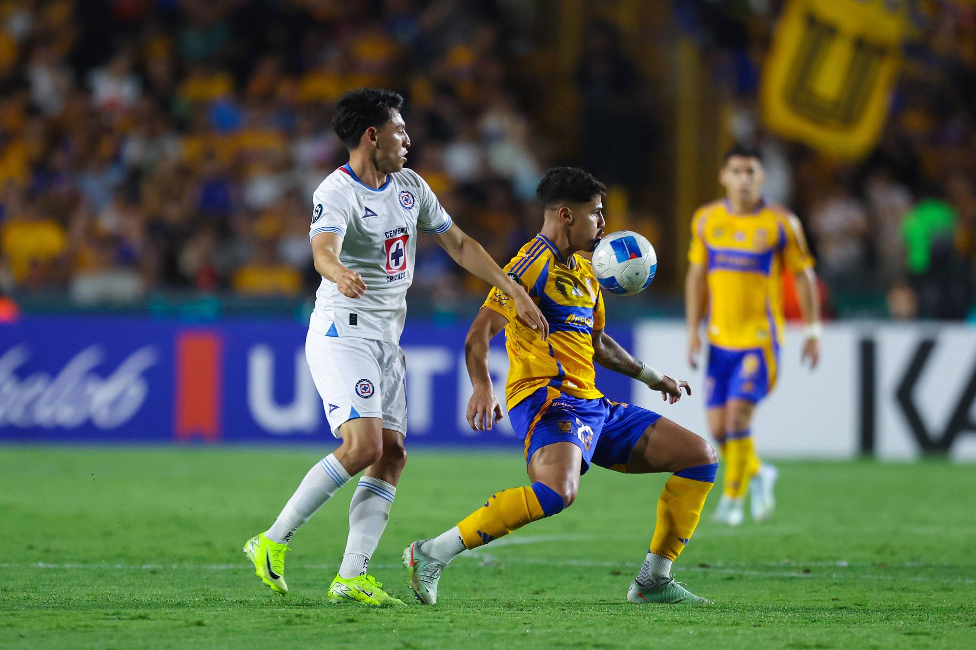 $!Tigres y Cruz Azul empatan en la ida de semifinales; la Máquina saca ventaja con gol de visitante