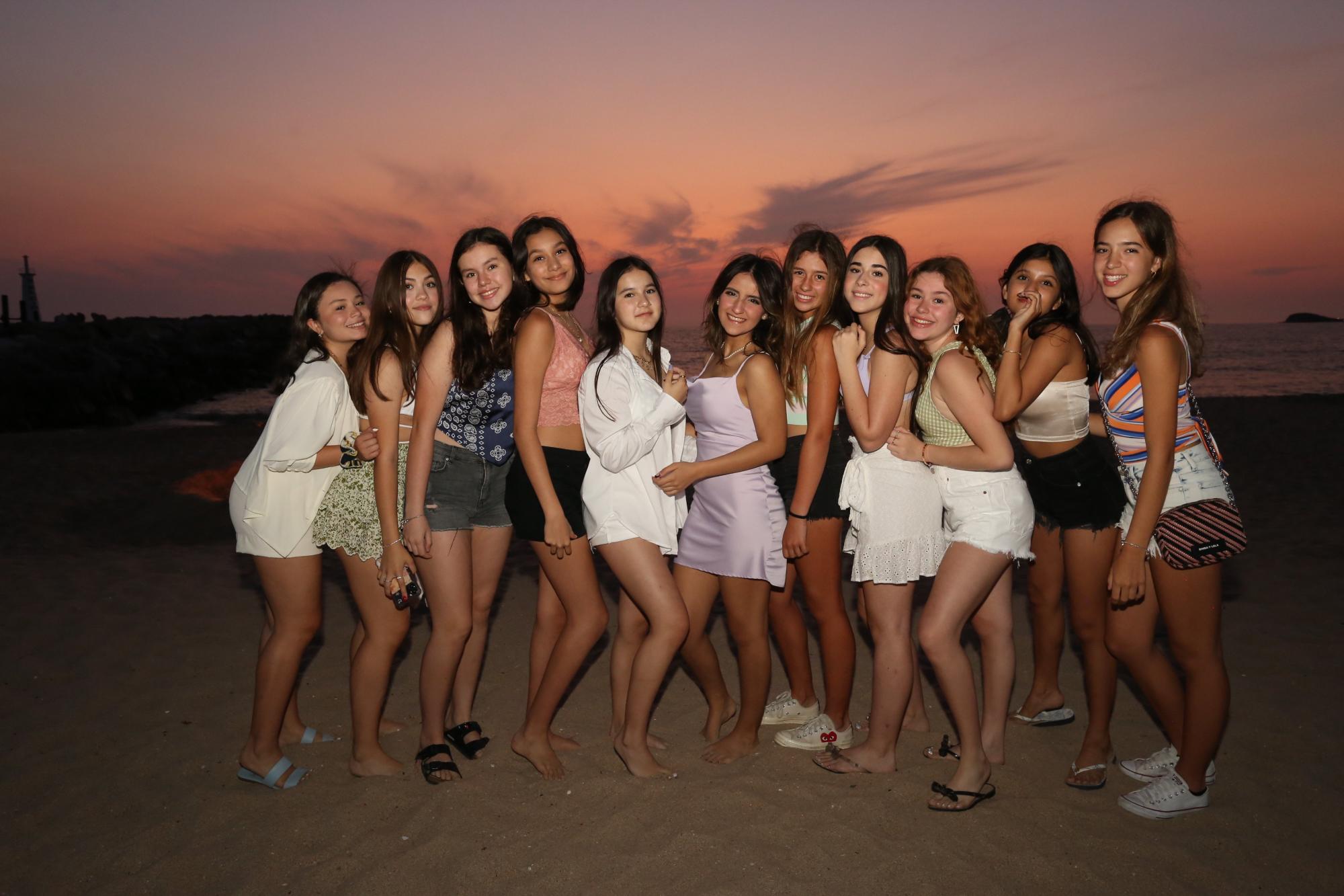 $!La festejada entre Darlen Hallal, Camila Rendón, Valentina Sánchez, Kyra Noriega, Laura Santana, Fernanda Sandoval, Ivanna Watson, Regina Benítez, Zarid Guevara y María Irene Ibarra