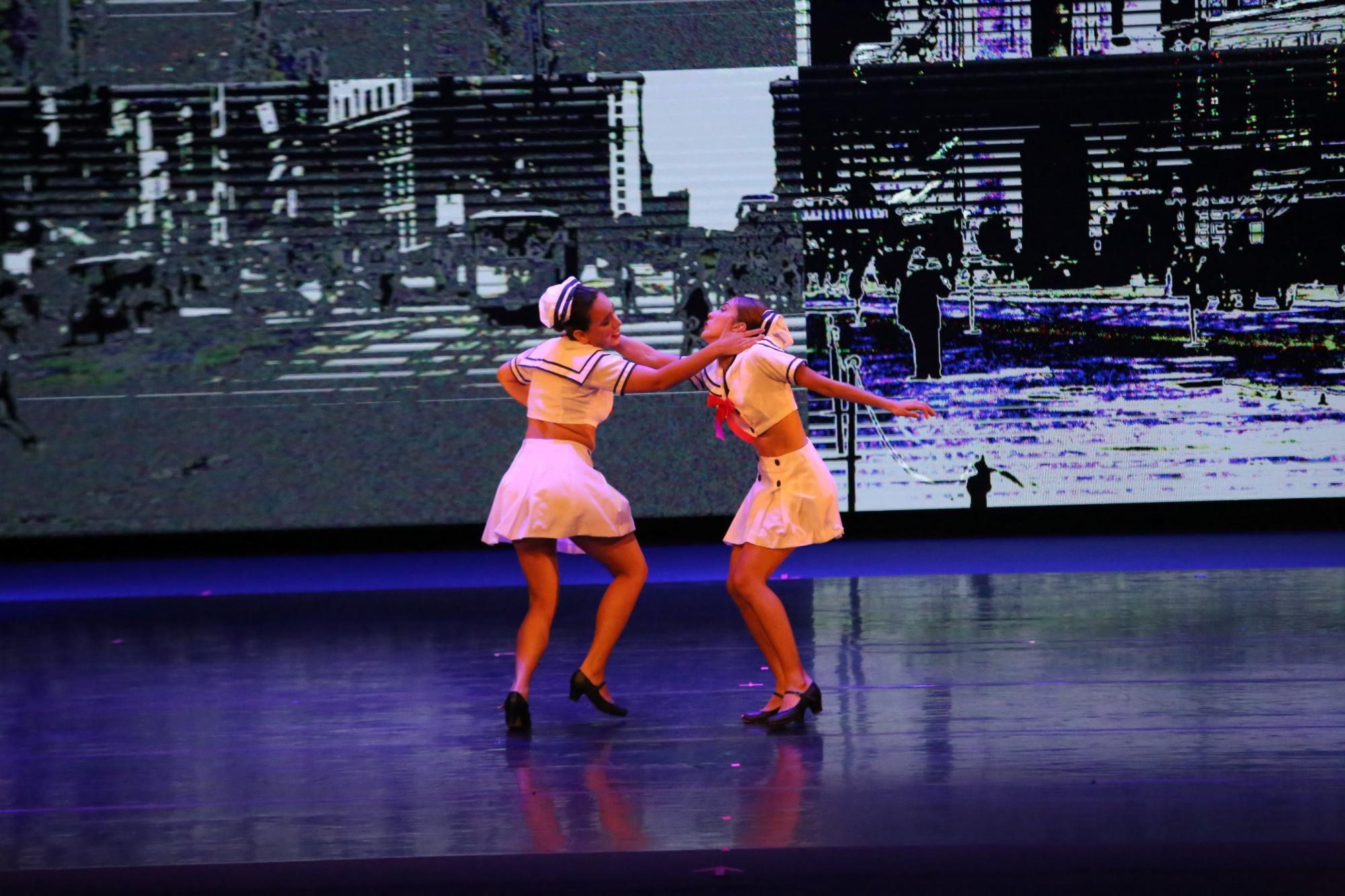$!Música, baile y canto se presentó en el Teatro Ángela Peralta al celebrarse el espectáculo ´Pride´´.