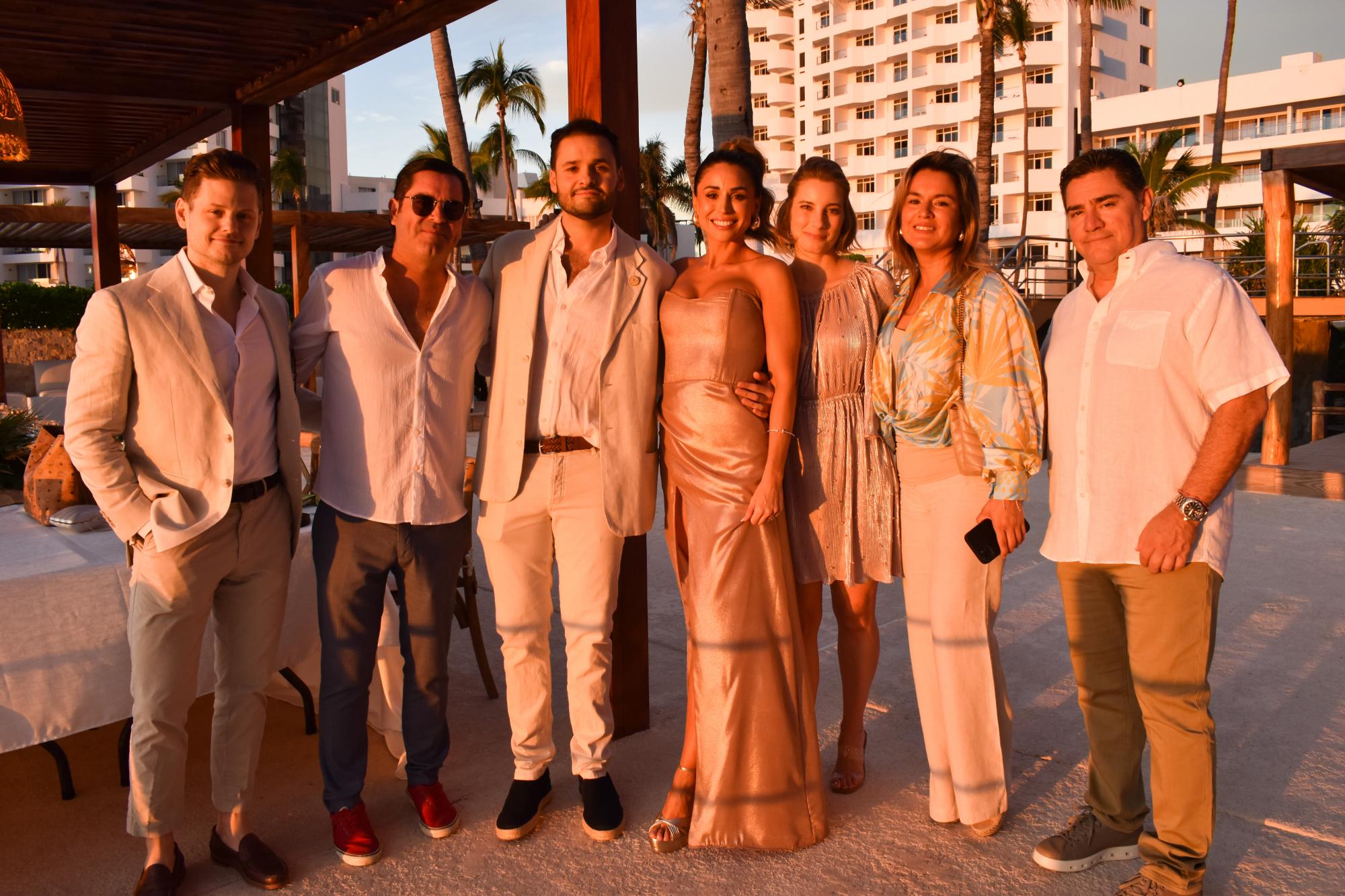 $!Bill Schultz, Jesús Velarde, Alejandro Castro, Liz Castro, Liza Lotter, Helen Velarde y Martín Botello.