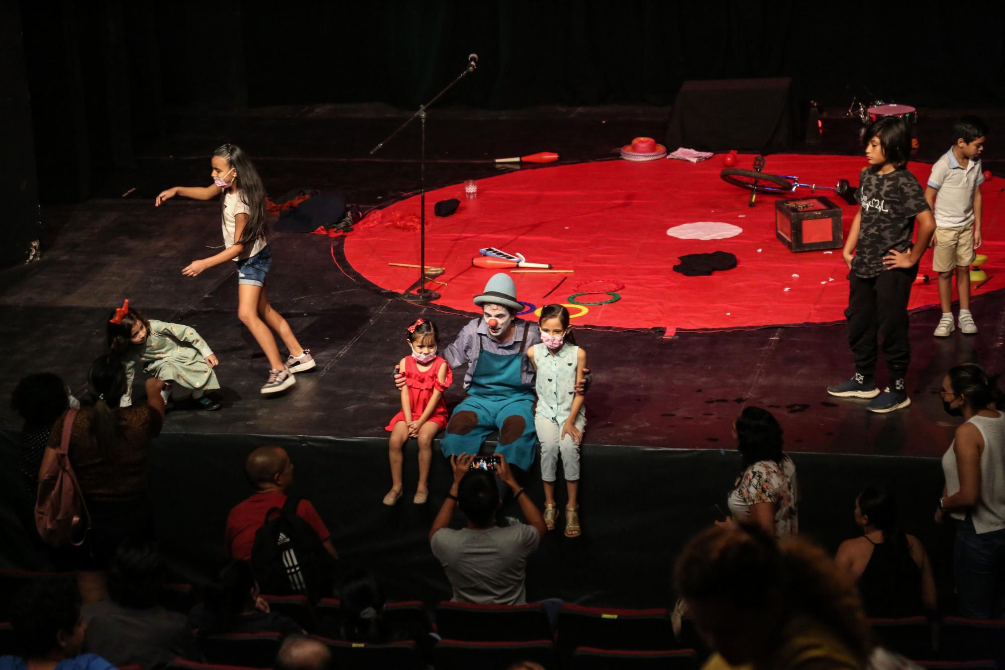$!Entre música y risas, Izmir Gallardo regala una divertida tarde en Culiacán