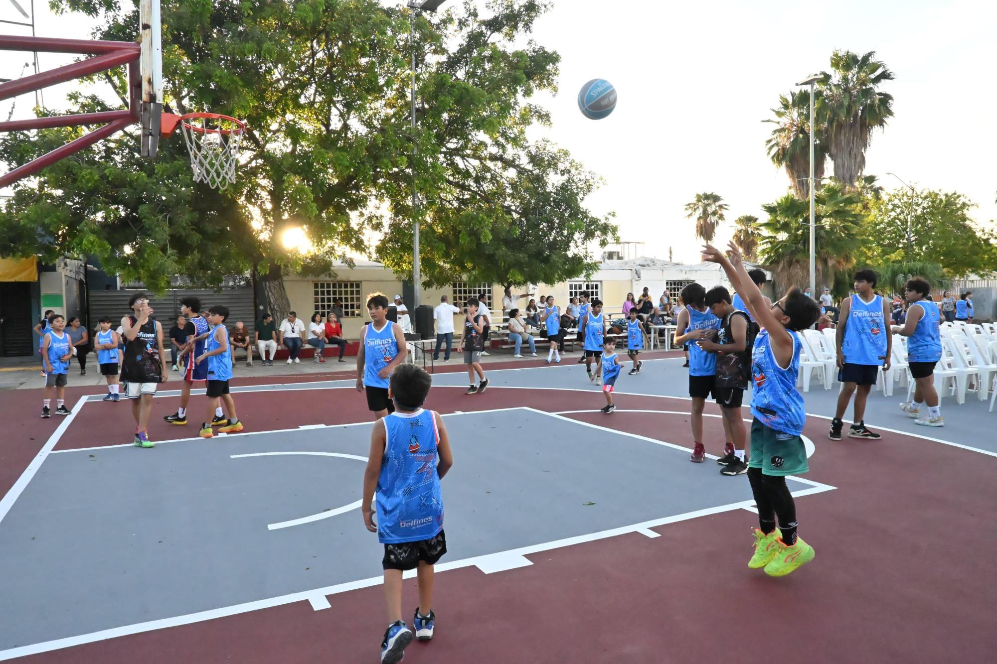 $!Entregan rehabilitación de la cancha de basquetbol del Info Playas