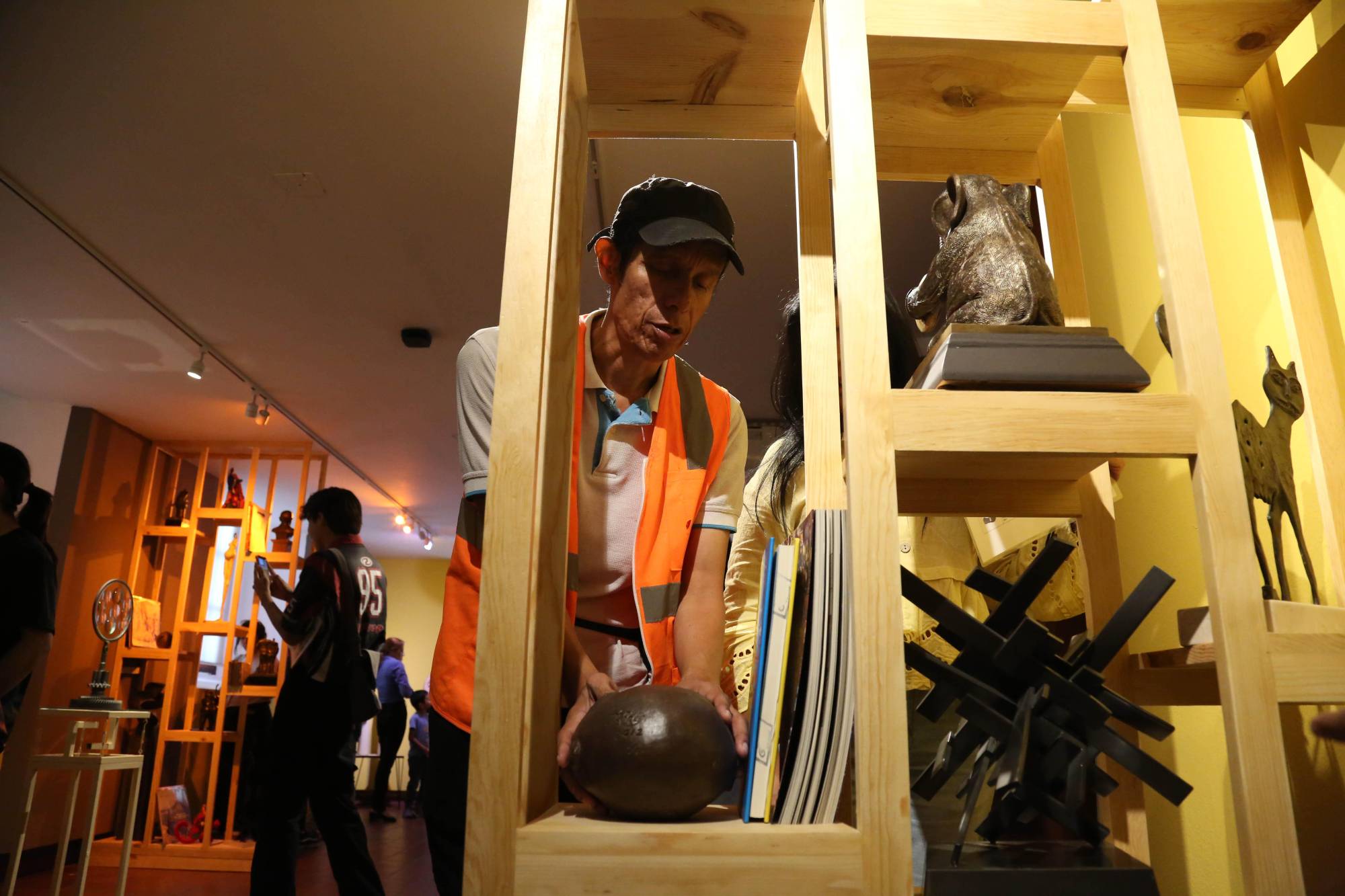 $!La Sala 2 del Masin alberga Diálogos en el espacio, una exposición colectiva de escultura.