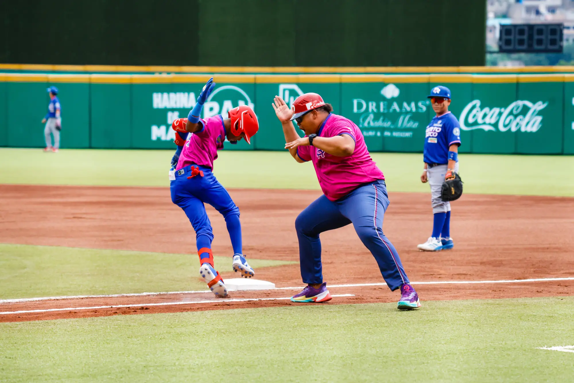 $!Isaac Brito hace historia con tres jonrones en la Serie del Caribe Kids
