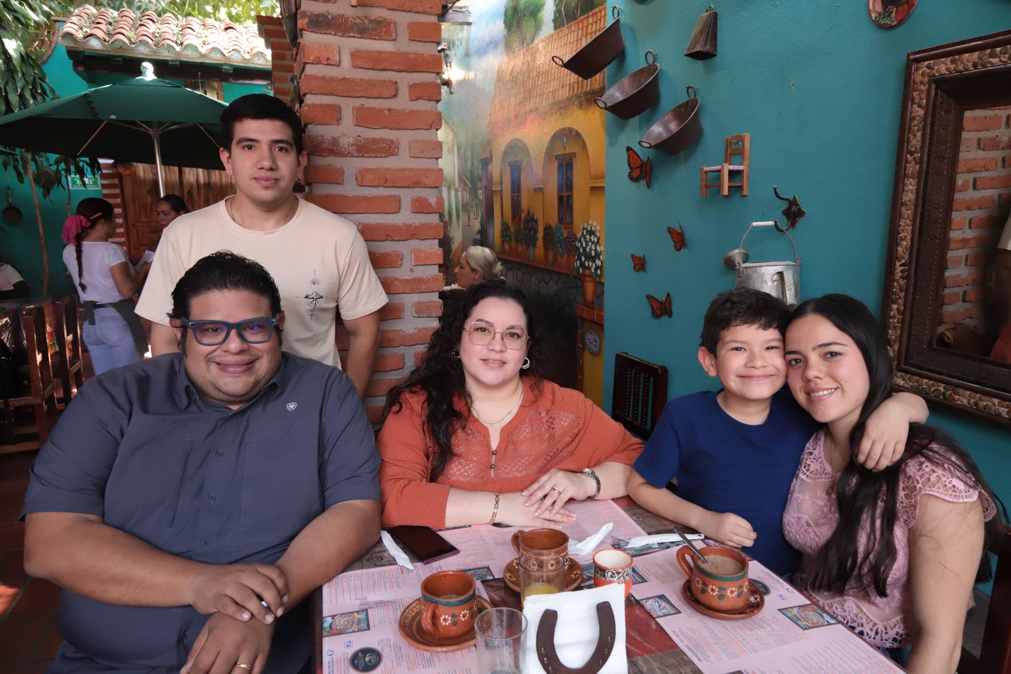 $!Enrique Sarabía, Tobías Lozano, María Luisa Véliz, Tobías Ricardo Lozano y Kathia Alejandra Zamudio.