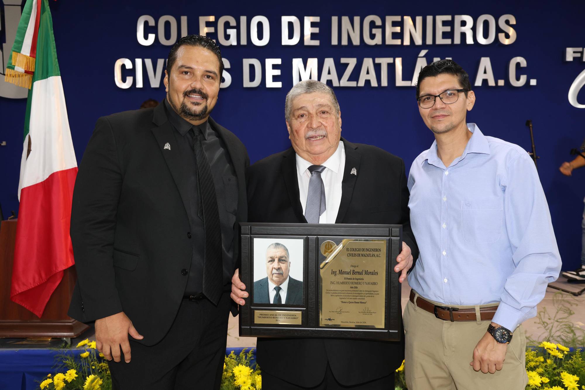 $!Manuel Bernal con dos de sus hijos, Jesús y Guillermo Bernal.
