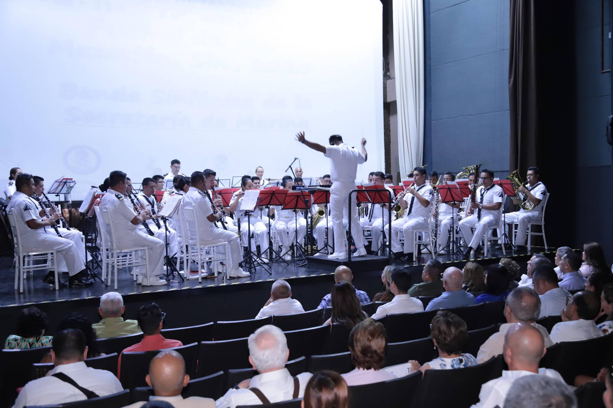 $!Para cerrar con broche de oro, la agrupación ofreció al público “El Sinaloense” y el “Corrido de Mazatlán”.