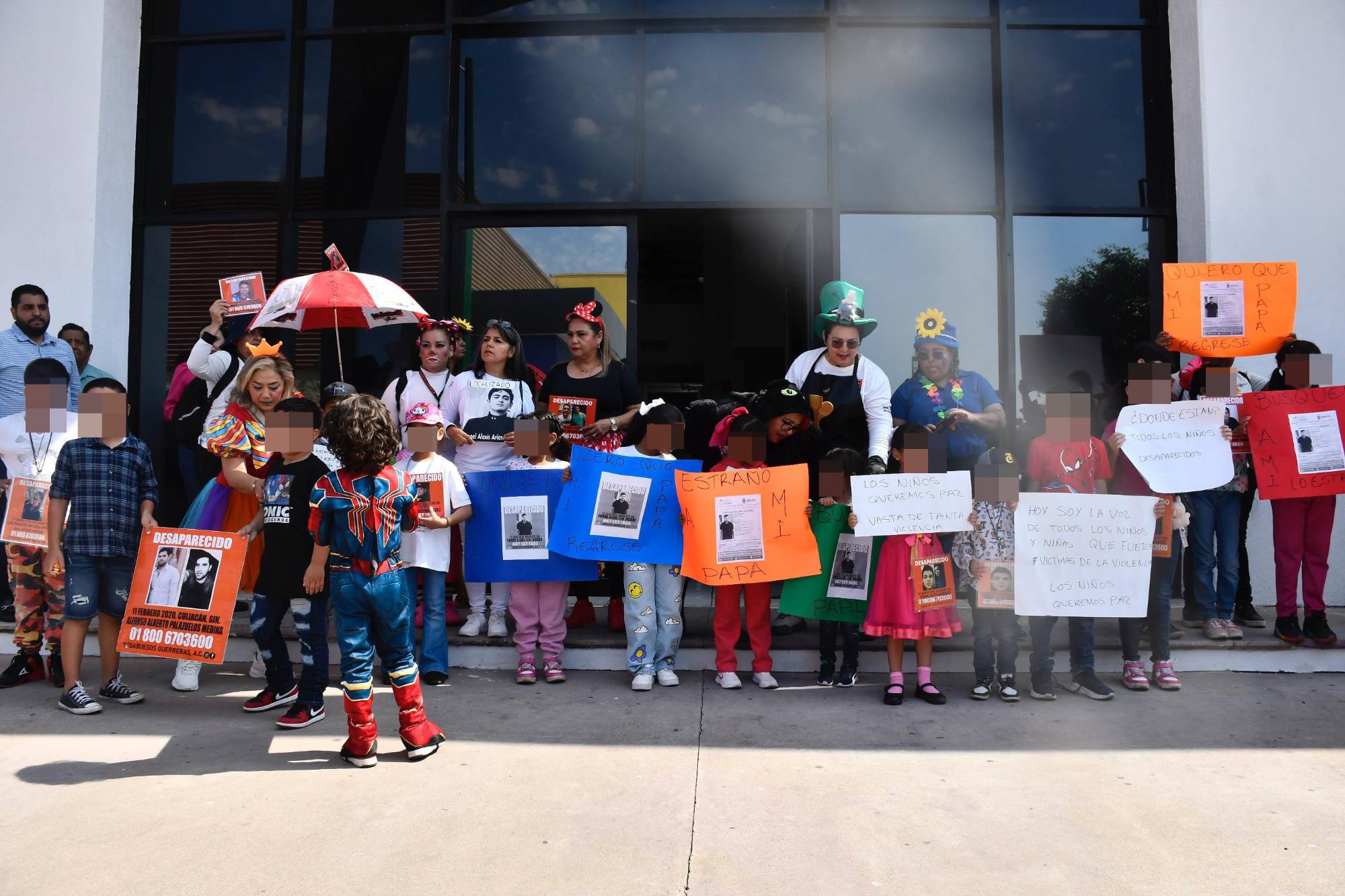 $!Niños con familiares desaparecidos festejan su día con marcha a la Fiscalía de Sinaloa