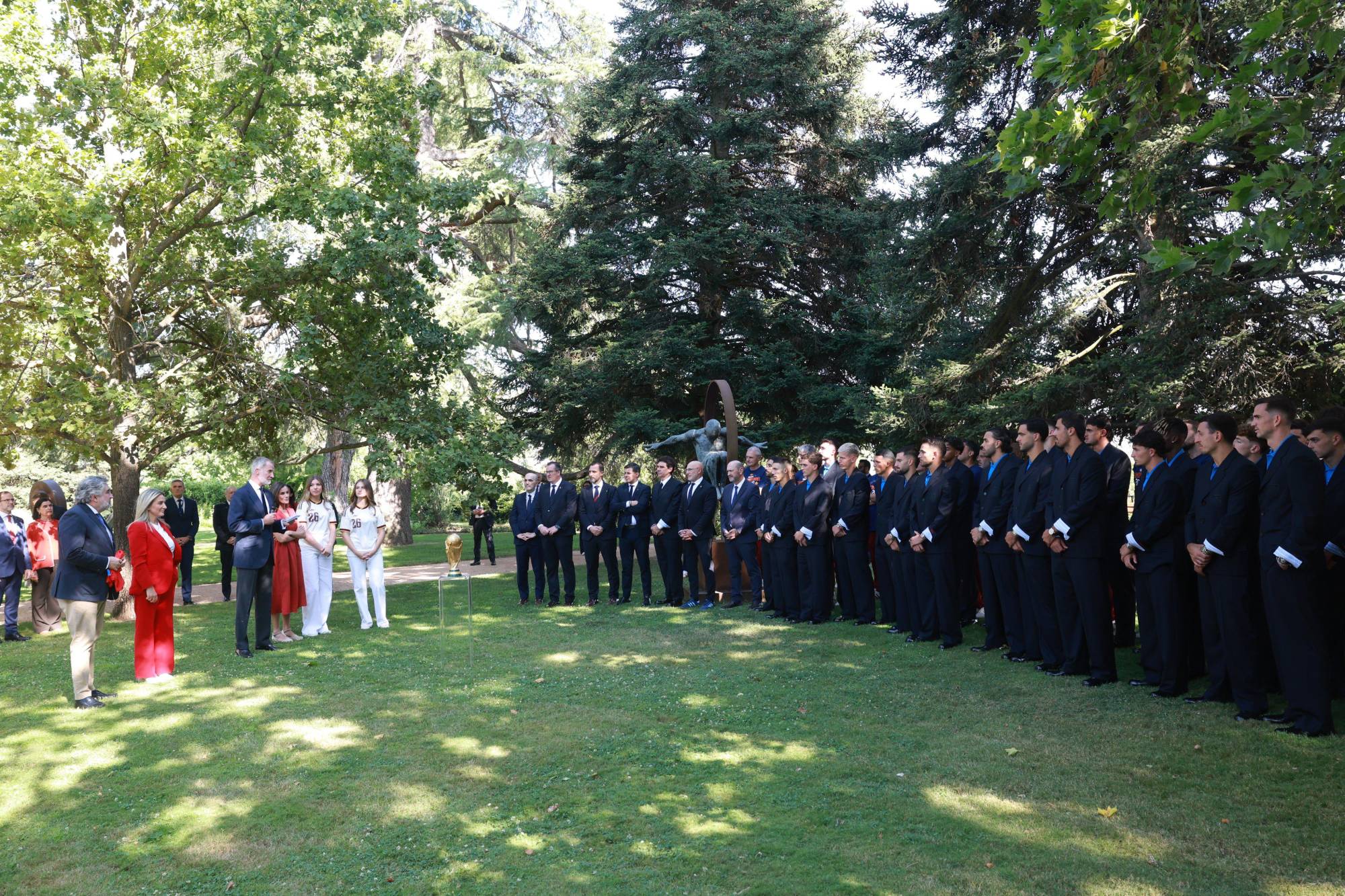 $!Rey Felipe VI felicita a jugadores de España a su llegada a Madrid