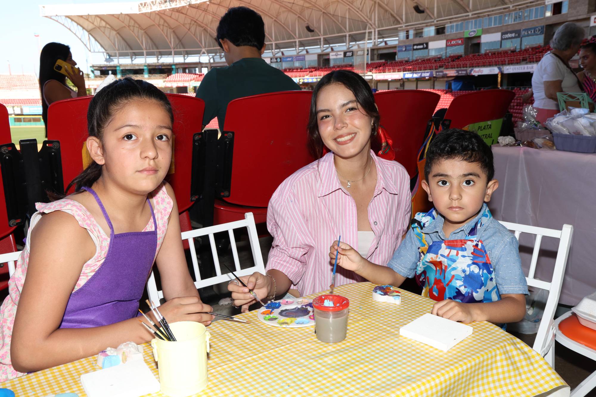 $!Allison Dayanne Enríquez, Ana Zataráin y Ascari Emmanuel Enríquez.