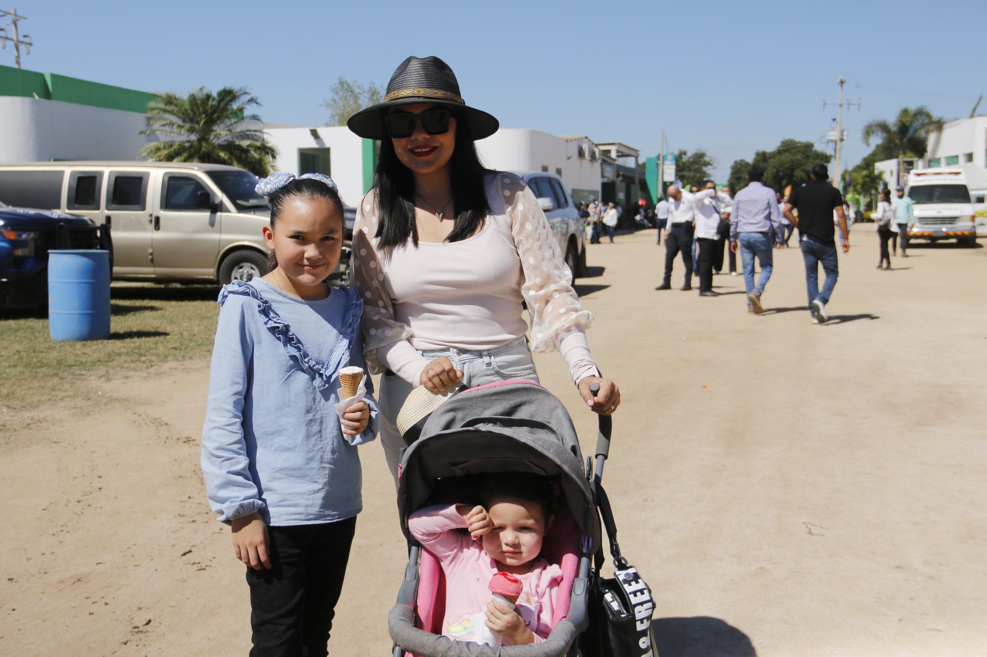 $!Norma Corona, Helen Corona, Alexia Corona.