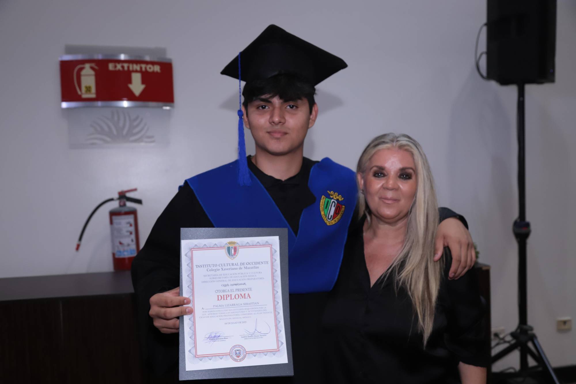 $!Sebastián Palma Lizárraga junto a su mamá, Margarita Palma.