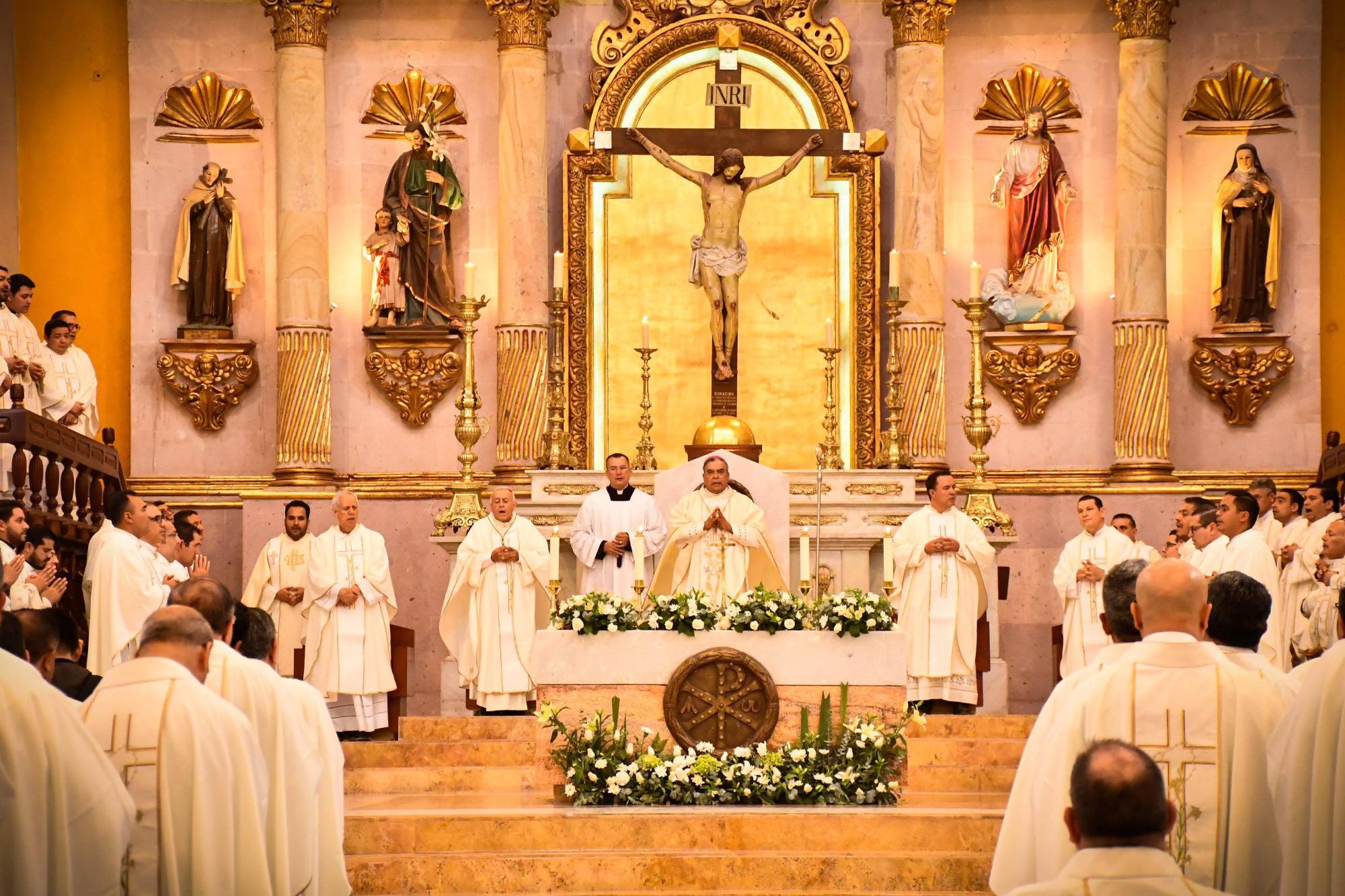 $!Obispo de Culiacán recibe renovación de promesas sacerdotales y bendice los santos óleos en la misa crismal