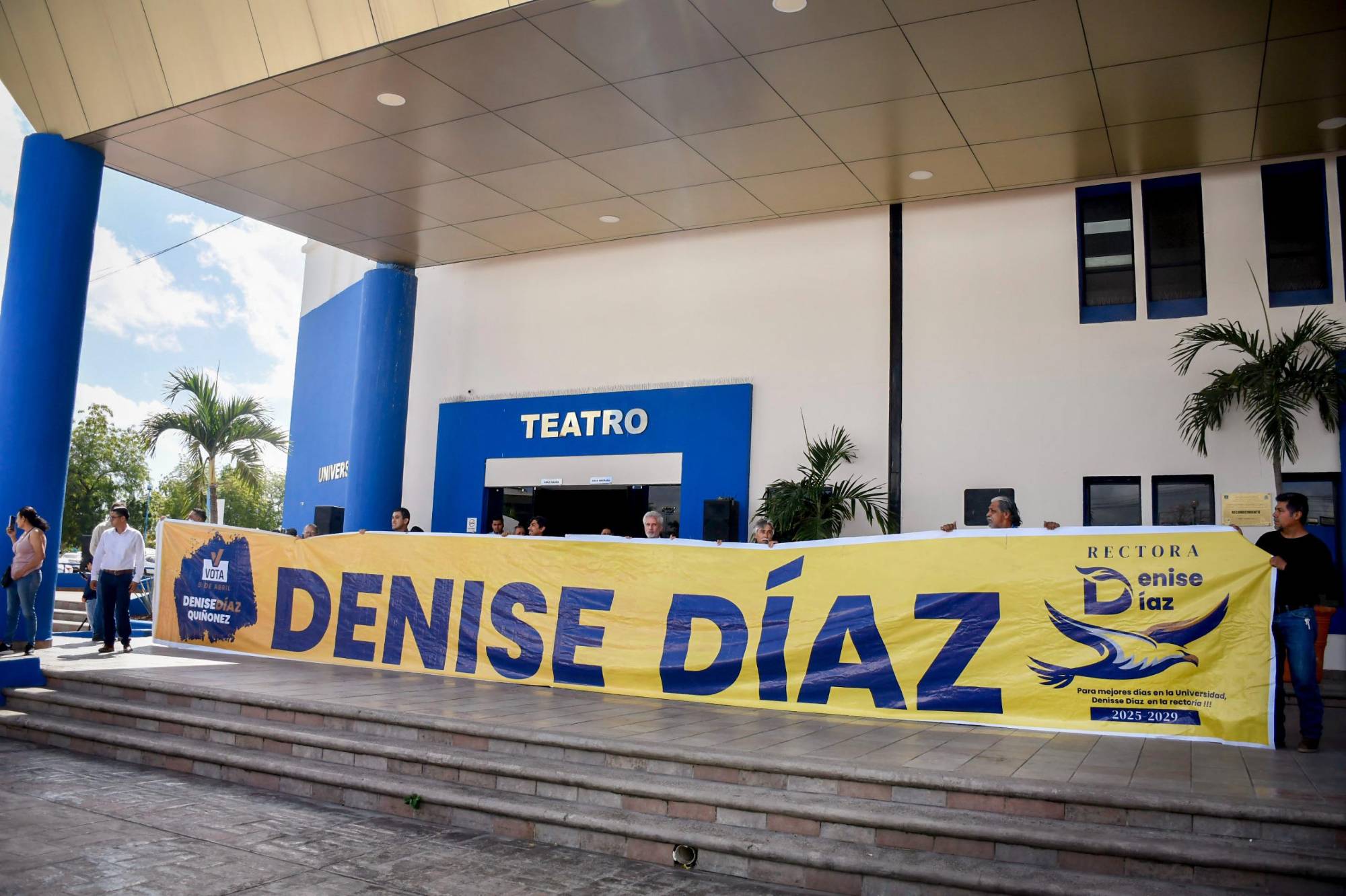 $!Última parada previo a votación en la UAS: comparecencia reventada a Denise Díaz y alfombra roja para Jesús Madueña