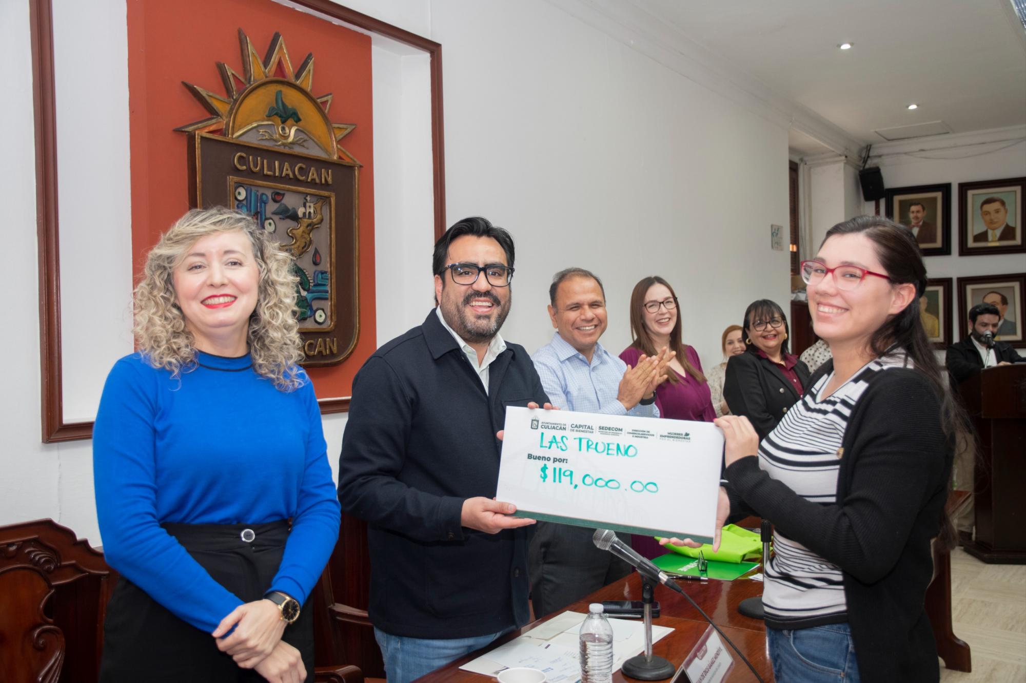 $!Firman segunda adenda del programa de microcrédito para mujeres emprendedoras de Culiacán