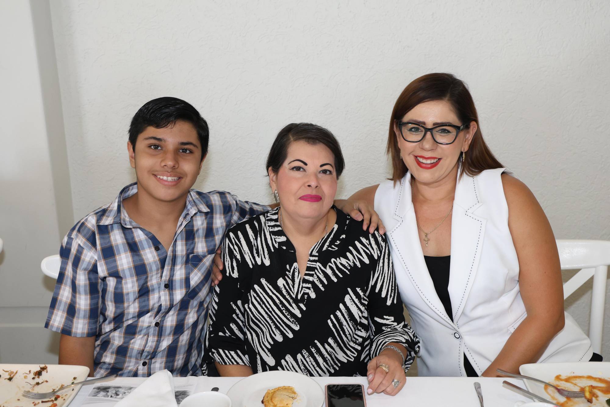 $!Mario Rosales, Marina Padilla y Ade Torres.