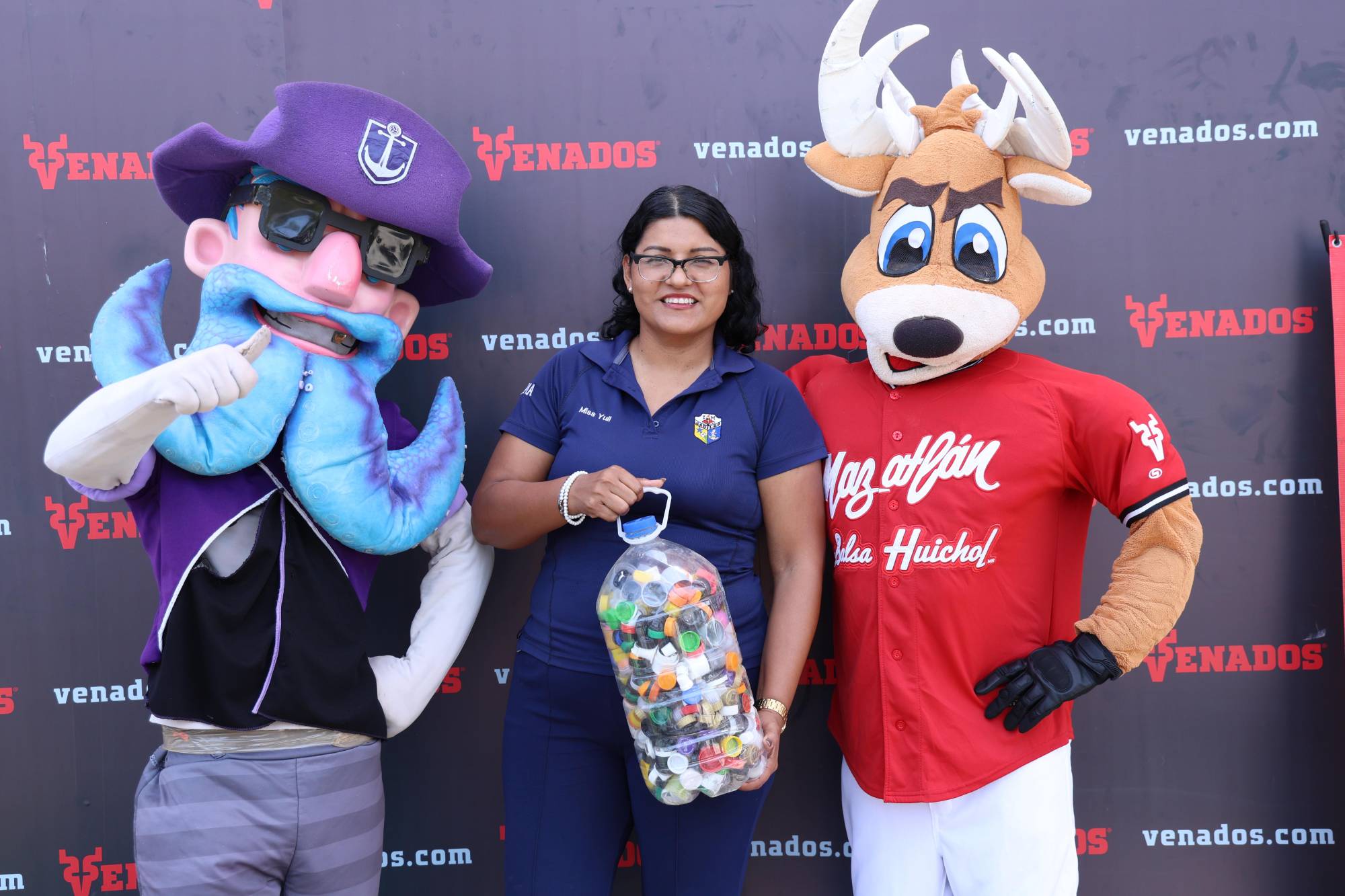 $!Capitán Krack, mascota del Mazatlán FC; Yudith Sánchez de Instituto Mazatlán y el Venny, del Club Venados.