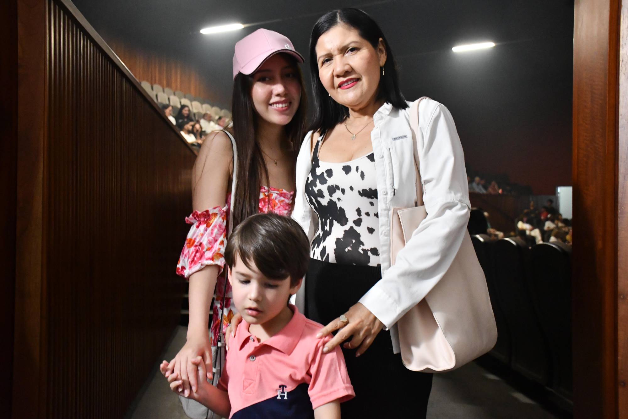 $!Valeria Higuera, Patricia Manjarrez y el pequeño Víctor Eduardo.