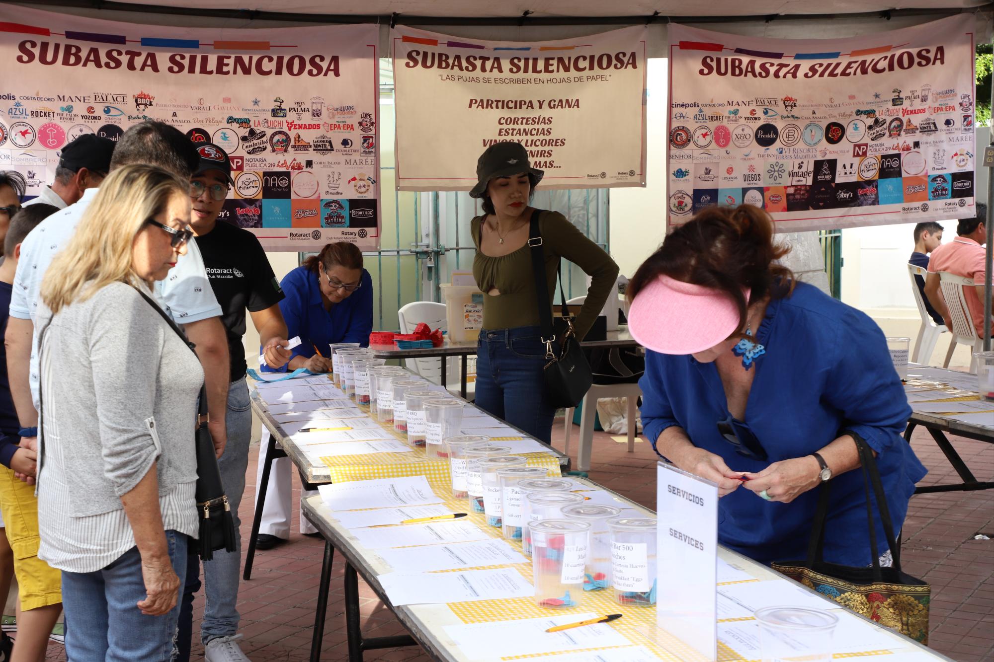 $!En el evento se realizó un subasta silenciosa.