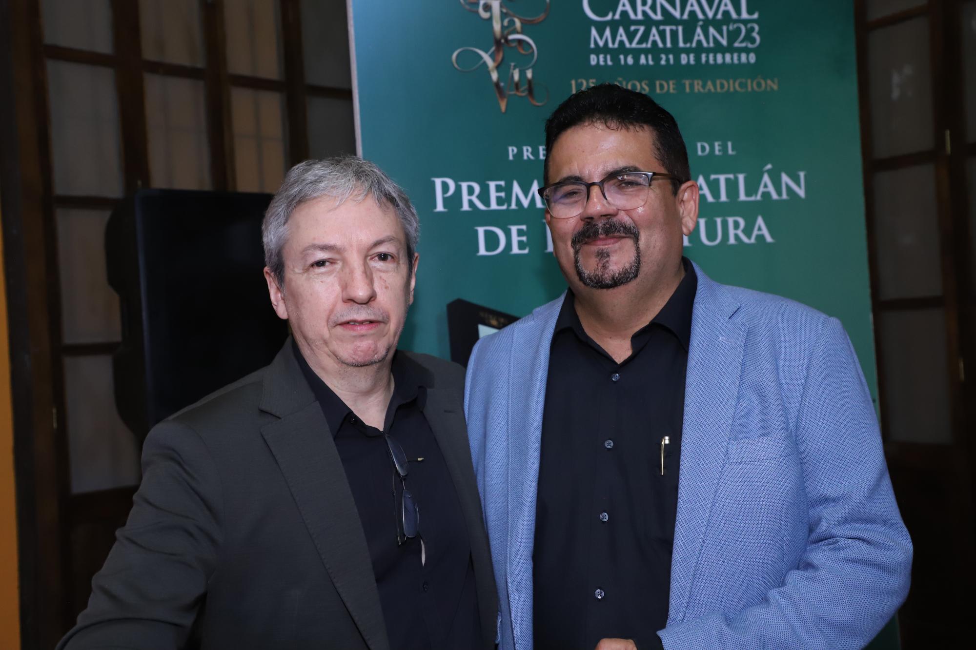 $!David Toscana y Juan José Rodríguez.