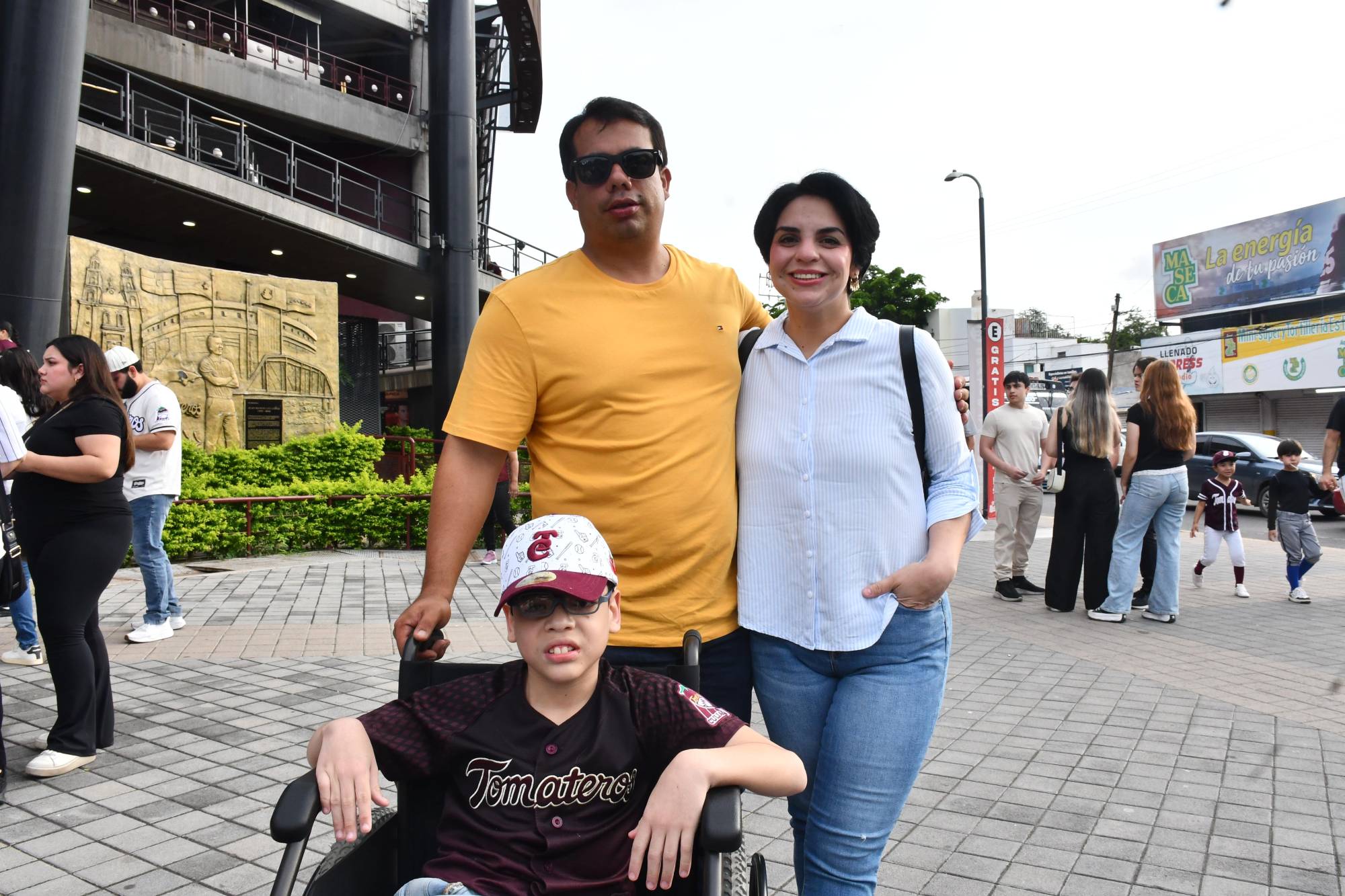 $!Juan Pablo Madrigal y Yaritza Román con Juan Ramón.