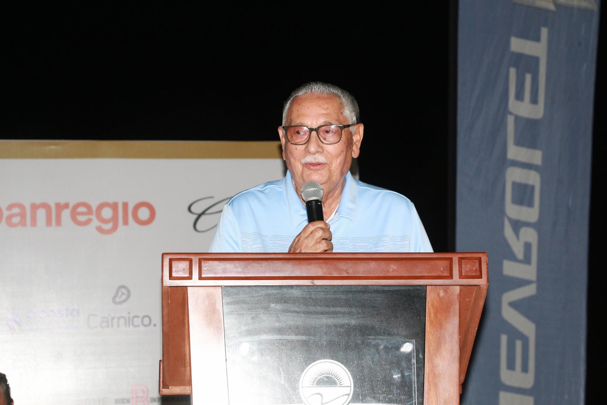 $!El homenajeado José María Félix Martínez, agradeció la presencia de todos.