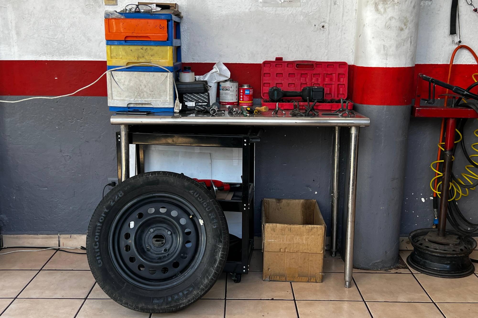 $!Llantera en Culiacán ofrece reparación gratuita a neumáticos afectados por ponchallantas