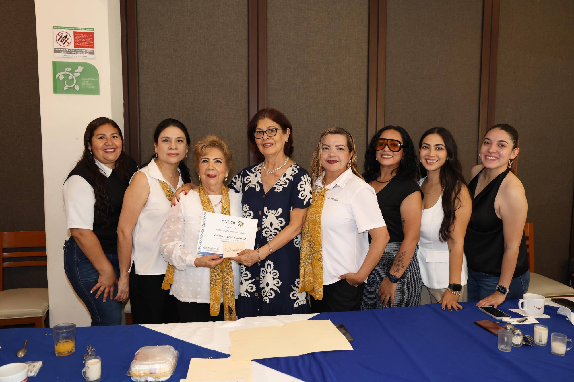 $!María Teresa de Jesús Ávila Villa recibió un reconocimiento especial luego de obtener el tercer lugar en el concurso Hilos de amor que organizó Anspac Nacional.