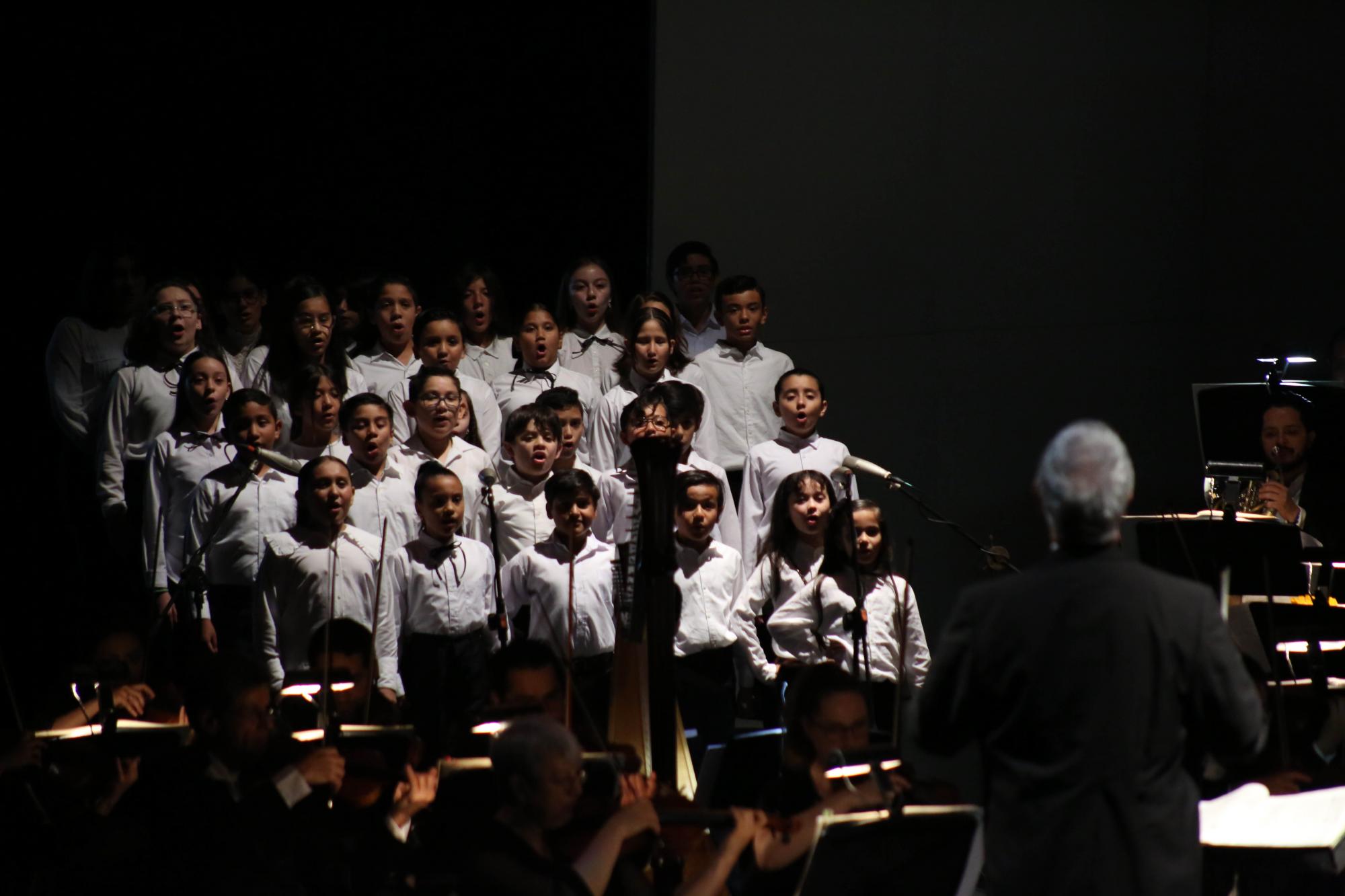 $!El Coro Infantil del Isic hizo un gran papel.