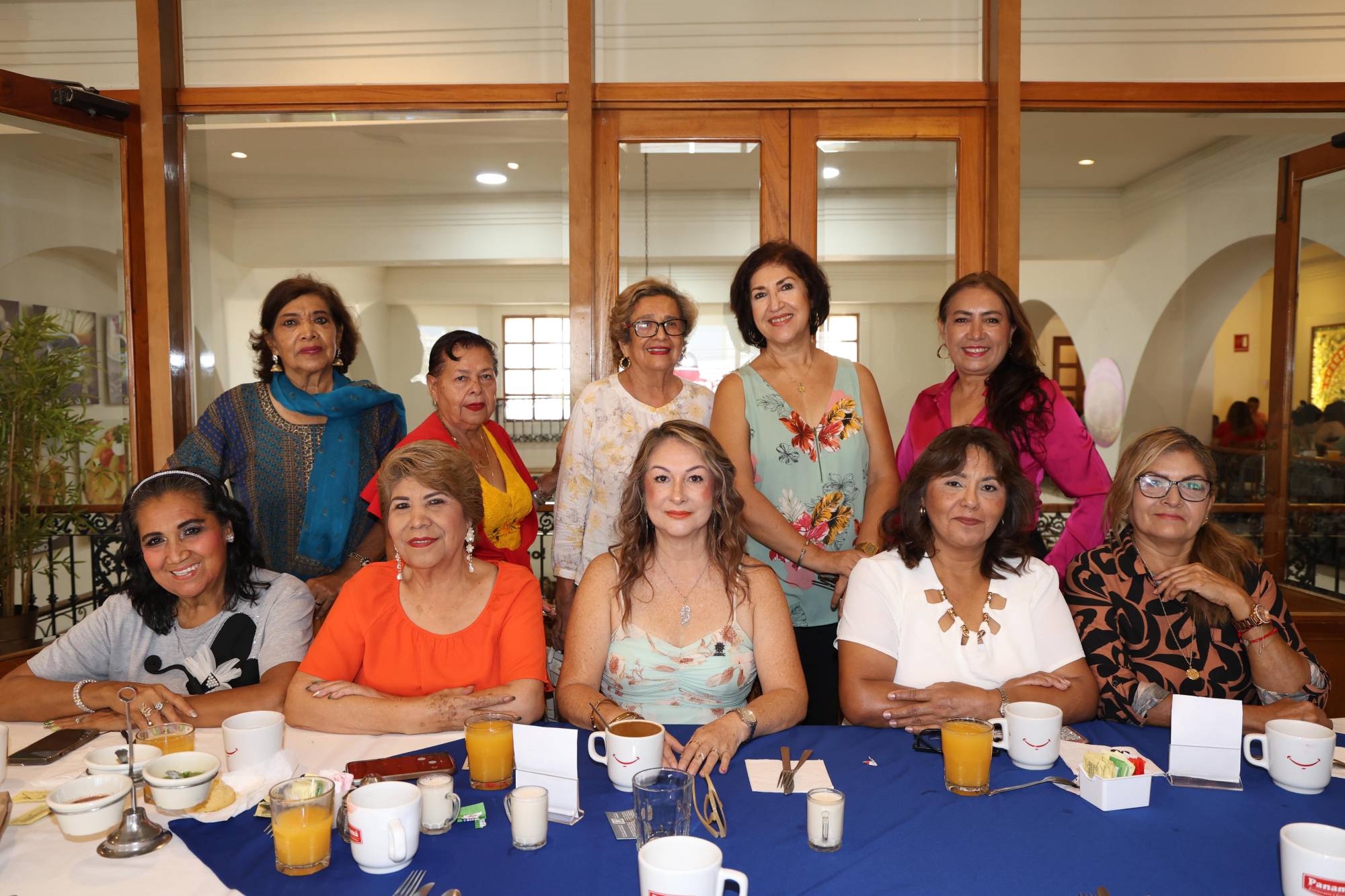 $!Las damas compartieron un agradable desayuno para conmemorar el cierre de una etapa más de aprendizaje.