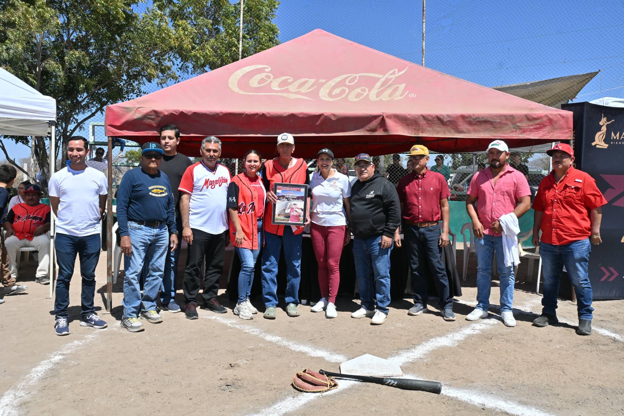 $!Reconocen labor de Lorena Aguilar en la formación de nuevos peloteros, en la comunidad La Amapa