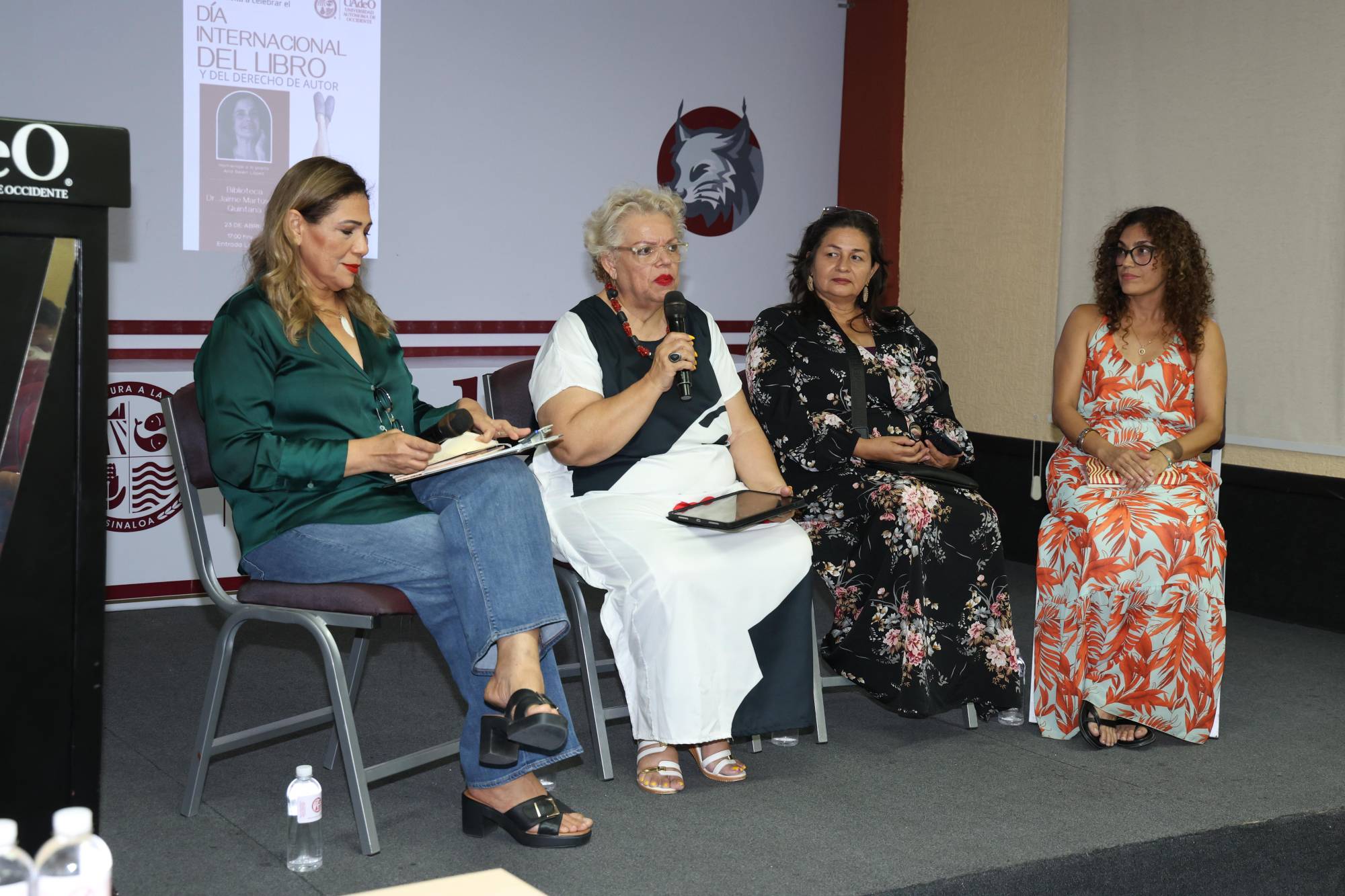 $!Silvia Michel, Julieta Montero, María Félix y Aura Patrón participaron en el conversatorio.