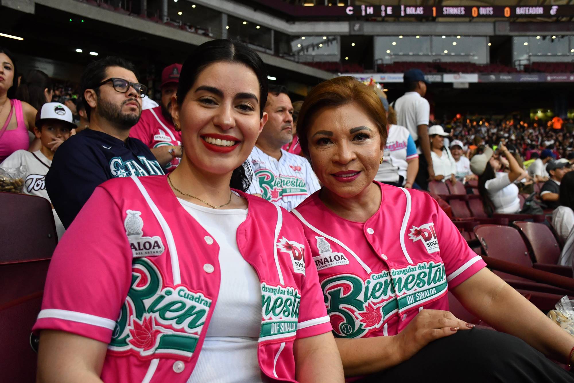 $!Ana Chiquete y Gloria Himelda Félix, titulares de la Secretaría de las Mujeres y de la Secretaría de Educación Pública y Cultura, respectivamente.