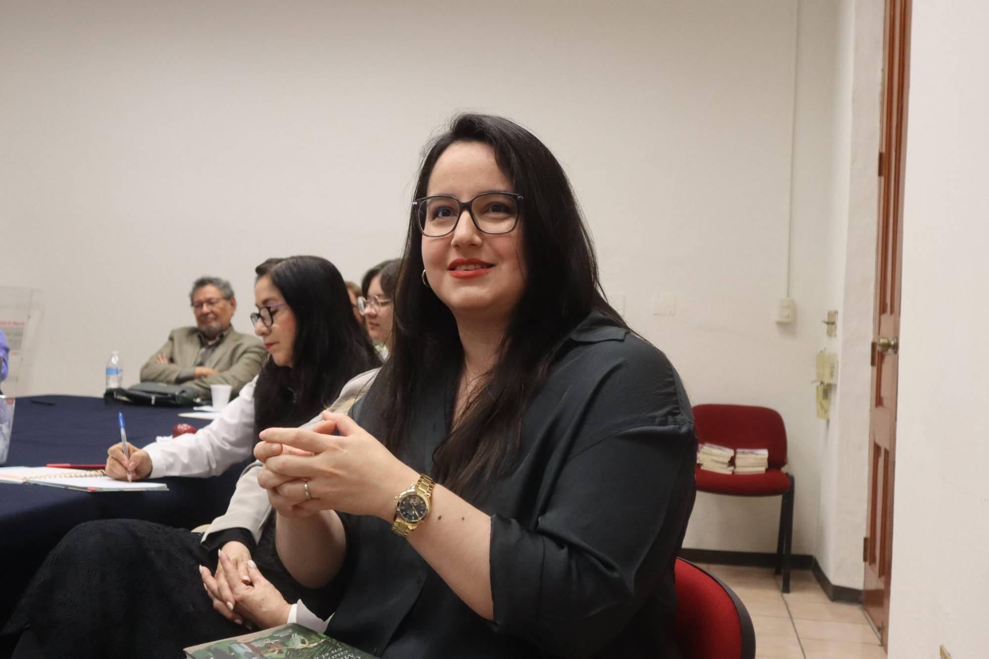 $!El Club de Lectura “Efecto Tequila” lo coordina el escritor Élmer Mendoza en El Colegio de Sinaloa.
