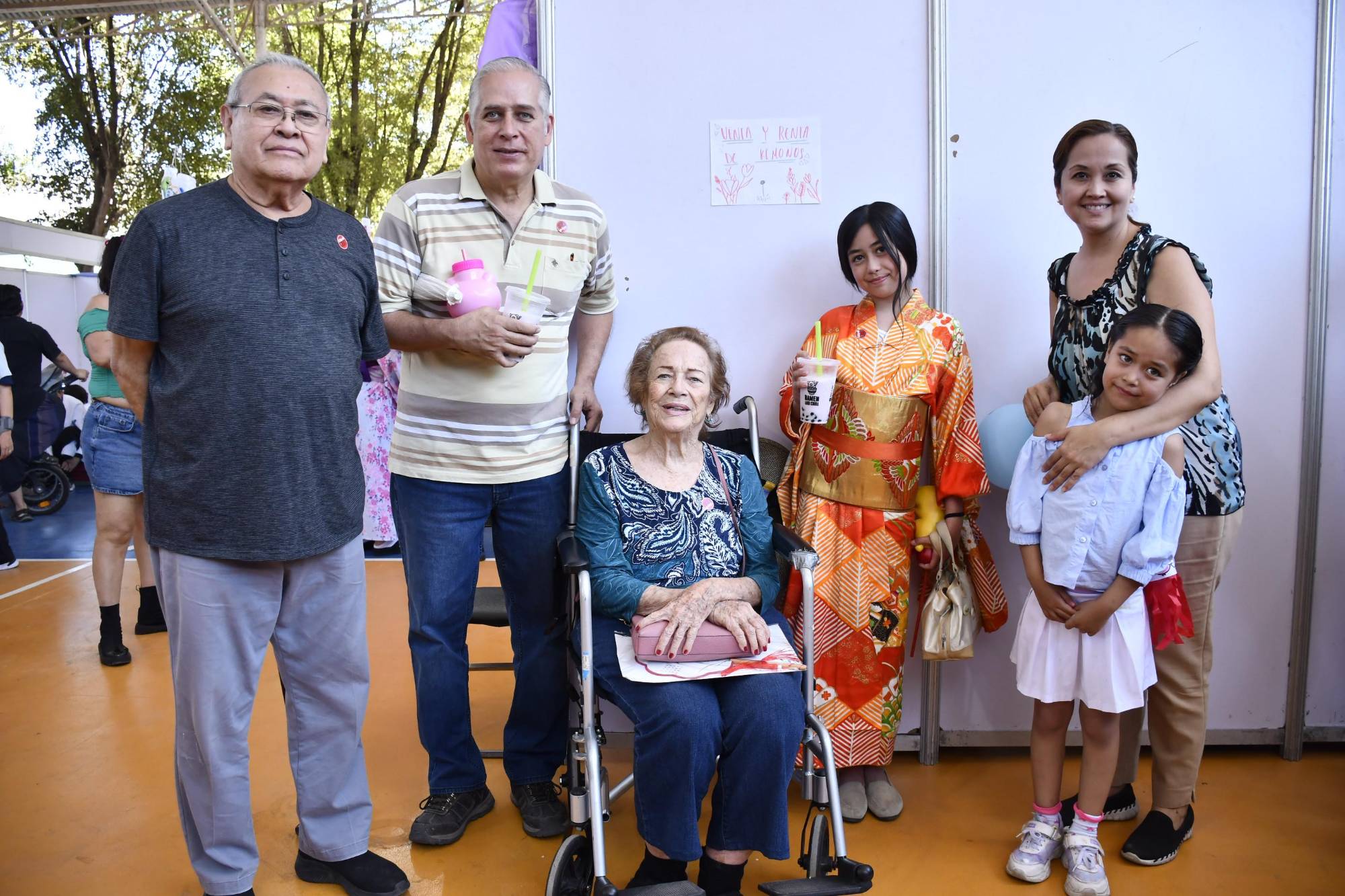 $!La familia Rico Akachi festejó a sus pequeñas Emiko y Harumi.