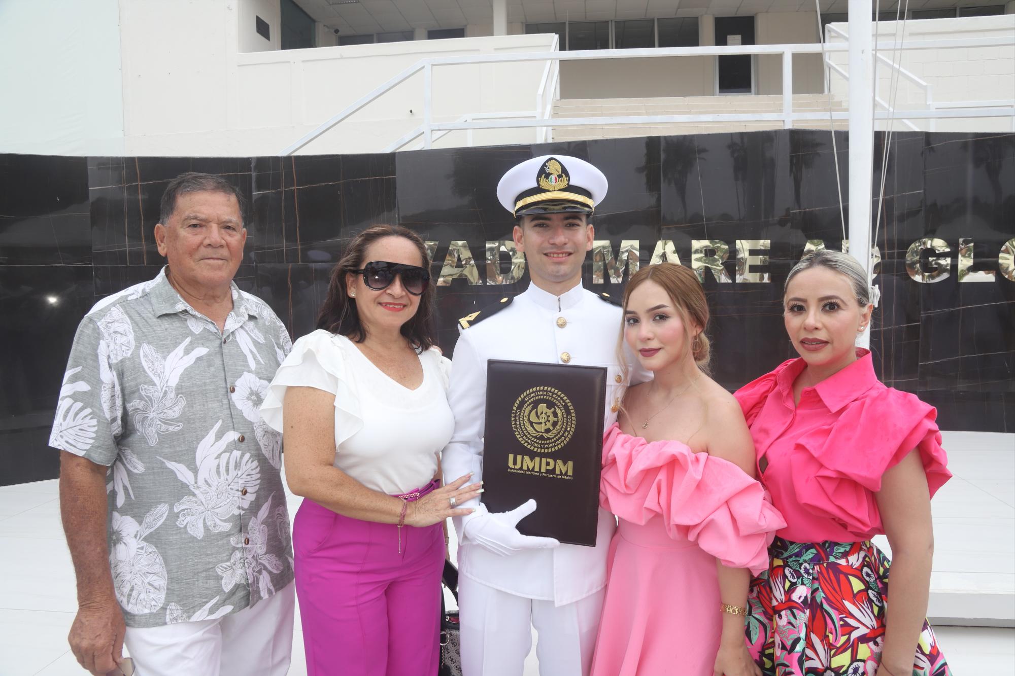 $!Concepción Valdez, Jeannette Valdez, Carlos Manuel Lizárraga Valdez, Laila Ramos y Martha Villarreal.