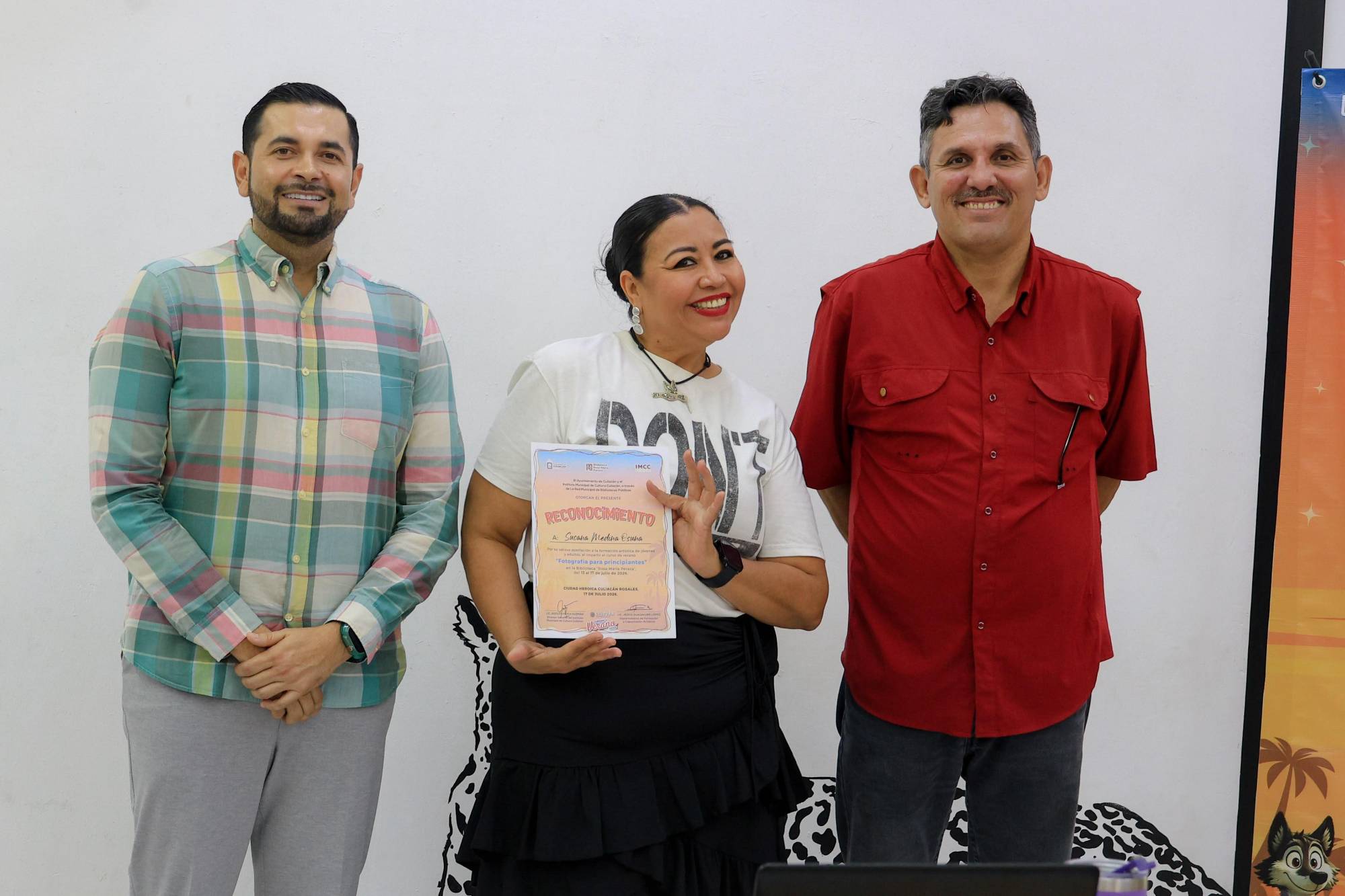 $!Susana Medina recibe la distinción como titular del taller.