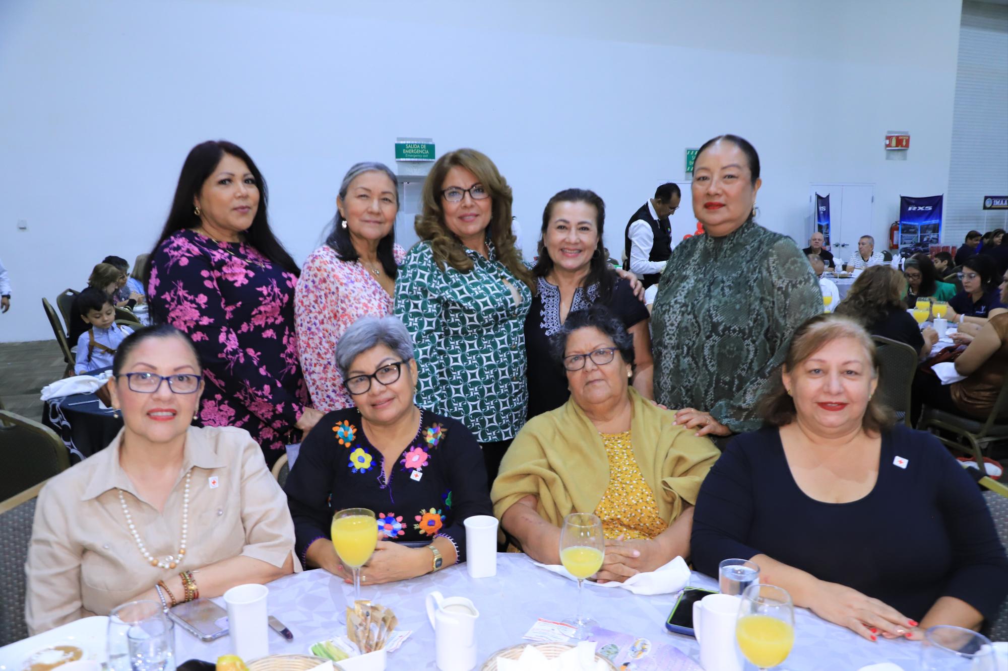 $!Zoveyda Félix, Lilia Clara Bernal, Rosa Isela Arellano, Magdalena Valadez y Lorena Torres. Sentadas, Lolys Ríos, Chayito Jaime, Luz del Carmen Gil y Norma López, de Anspac Mazatlán.