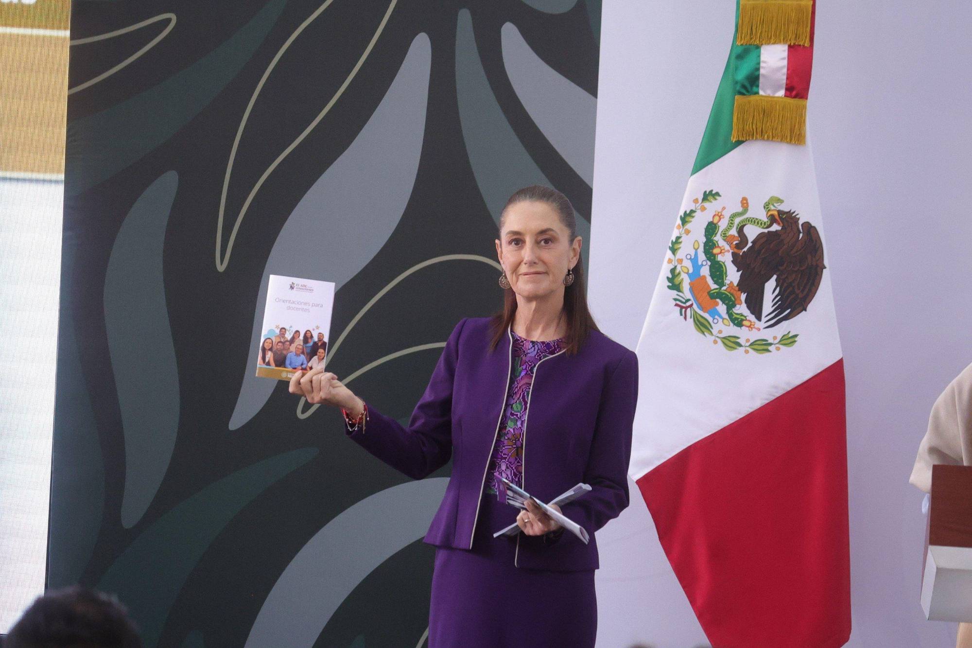 $!La Presidenta Claudia Sheinbaum aseguró que, si es necesario, el programa se extenderá a otros grados