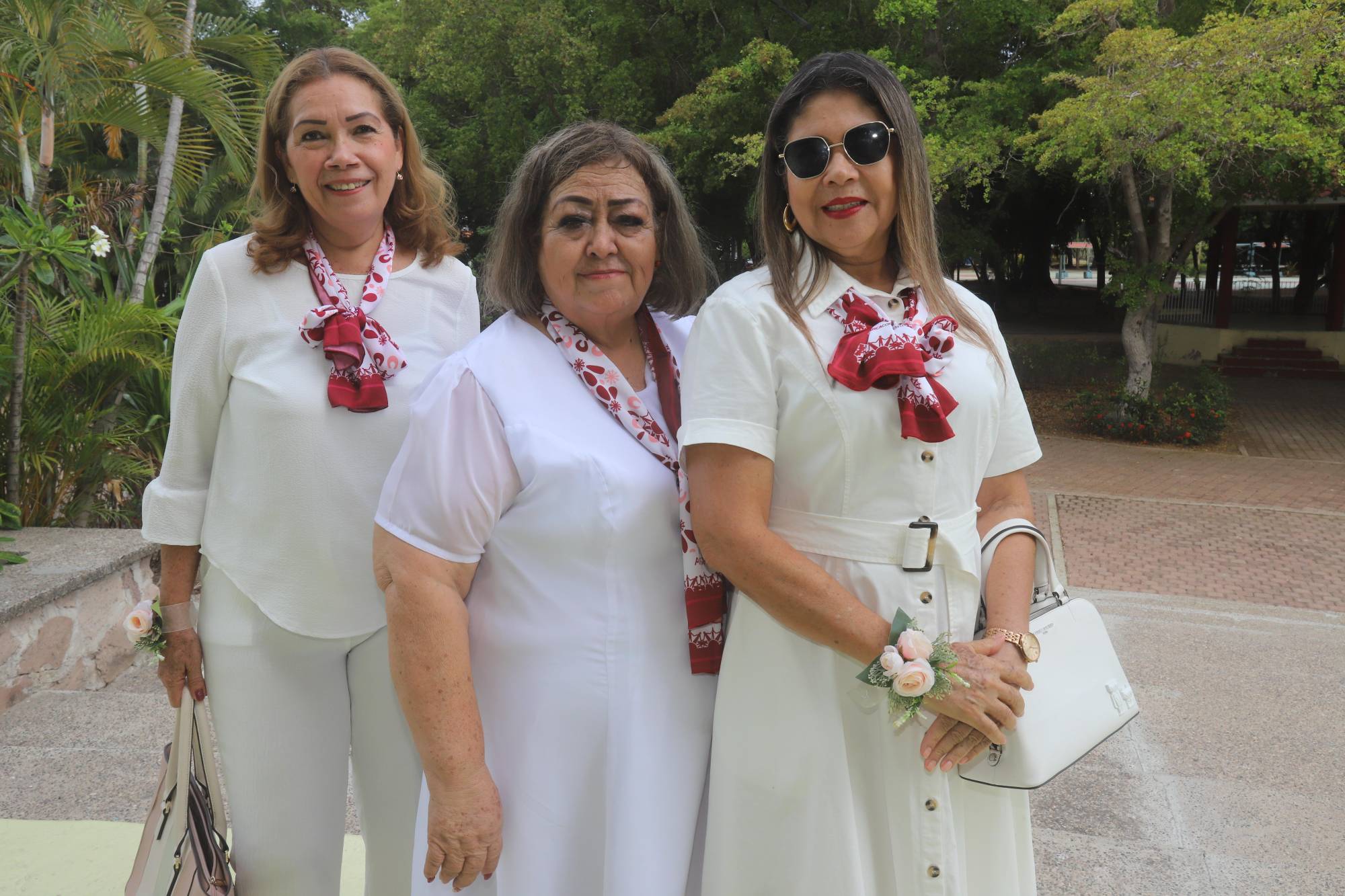 $!Bertha Alicia Aguilar, Martha Alicia Camacho y Lupita Valenzuela, de la Unidad Arca Continental.