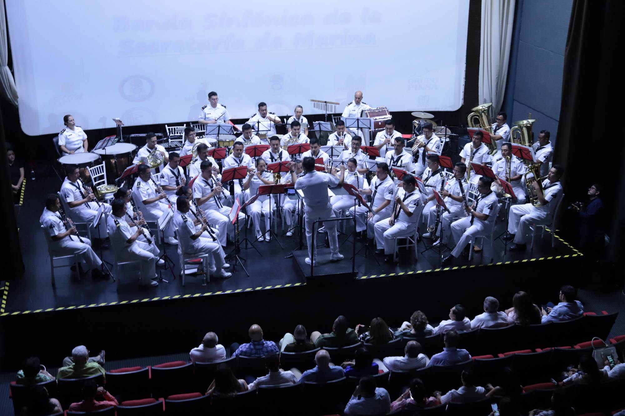 $!La Banda Sinfónica de la Secretaría de Marina ofreció un memorable concierto en el Teatro El Cid.