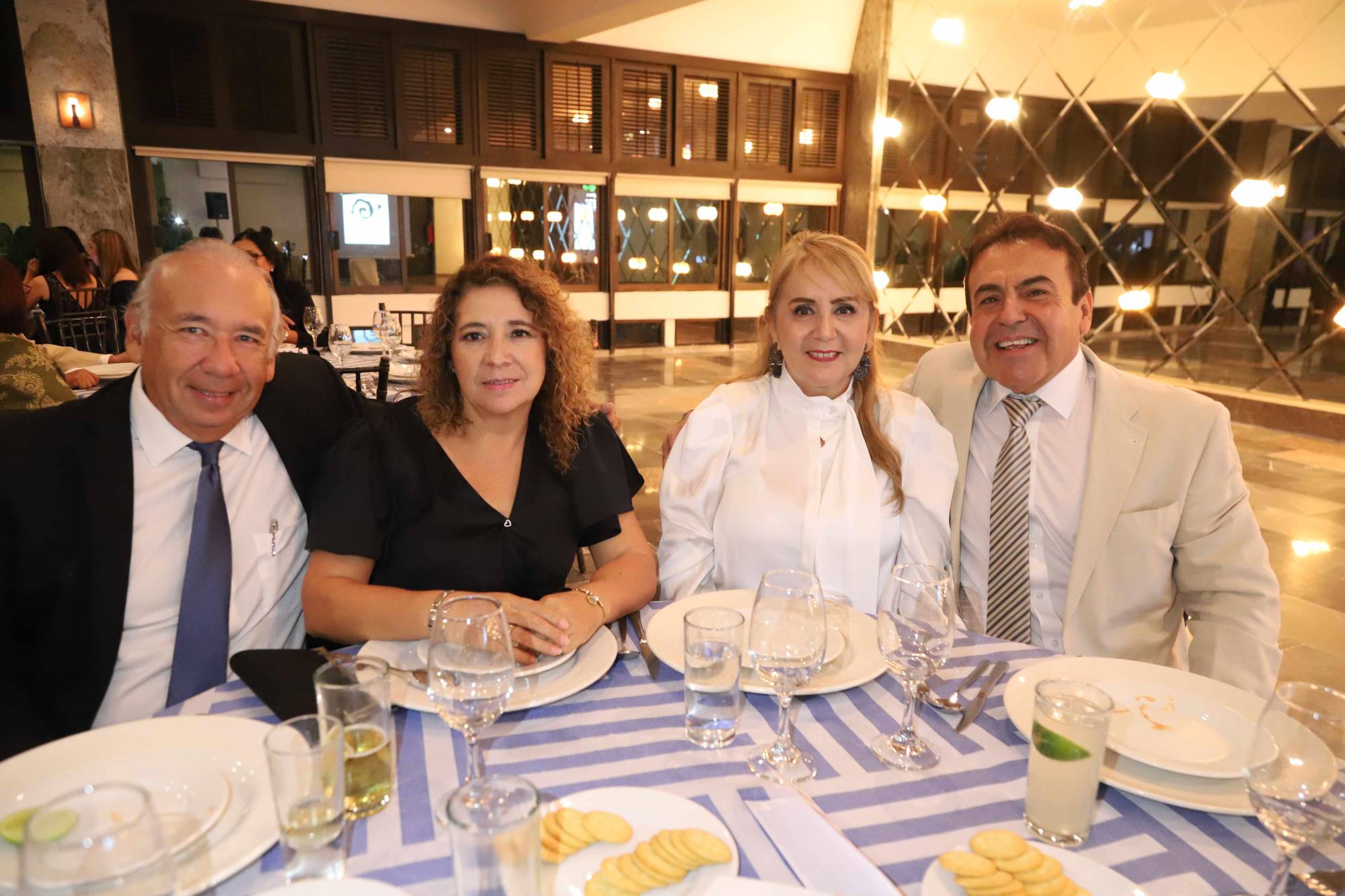 $!Ricardo Gómez, Elsi de Gómez, Soraya de Mora y Francisco Mora.
