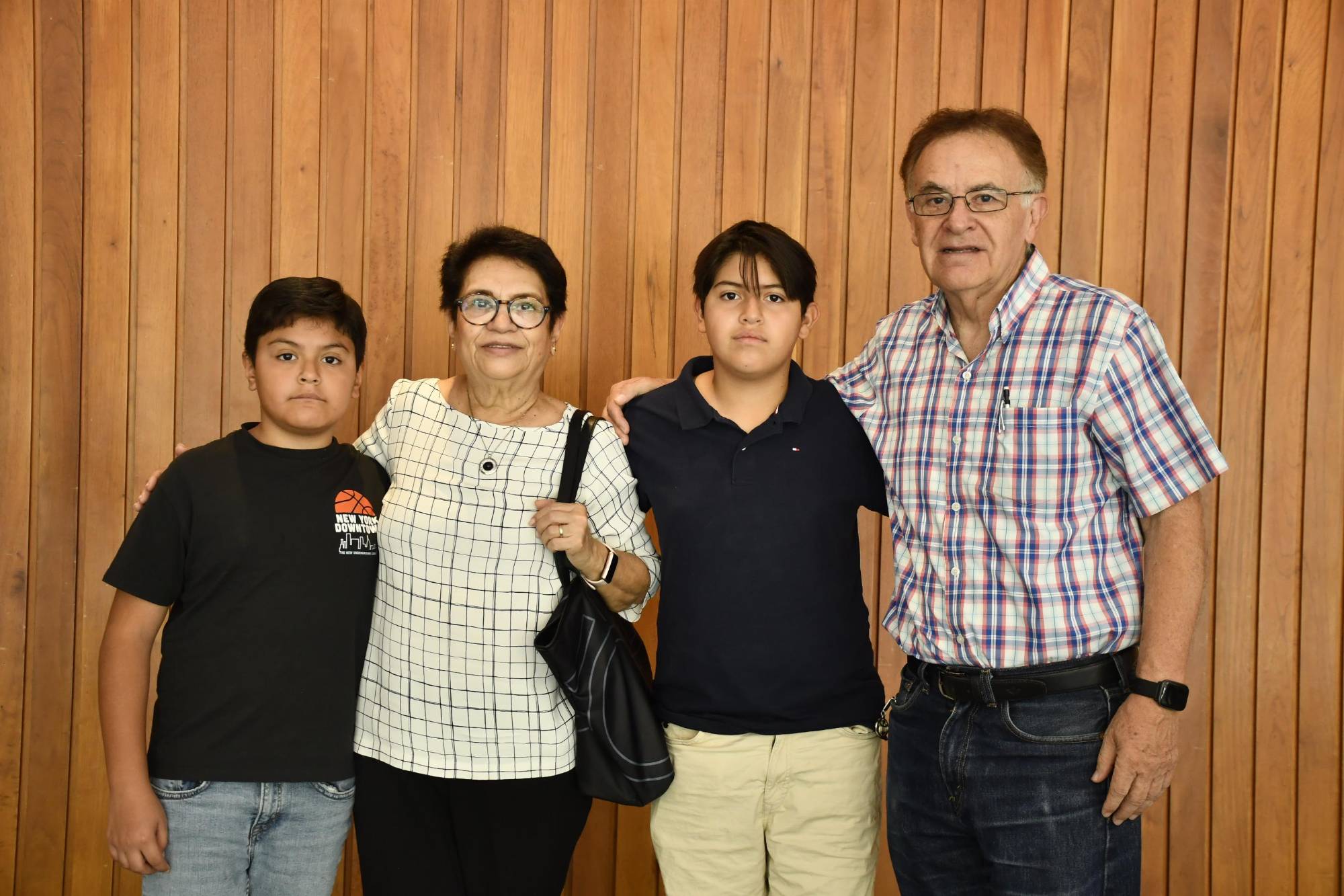 $!Los hermanos Paty y Armando Trejo con los pequeños Emilio y Nicolás.