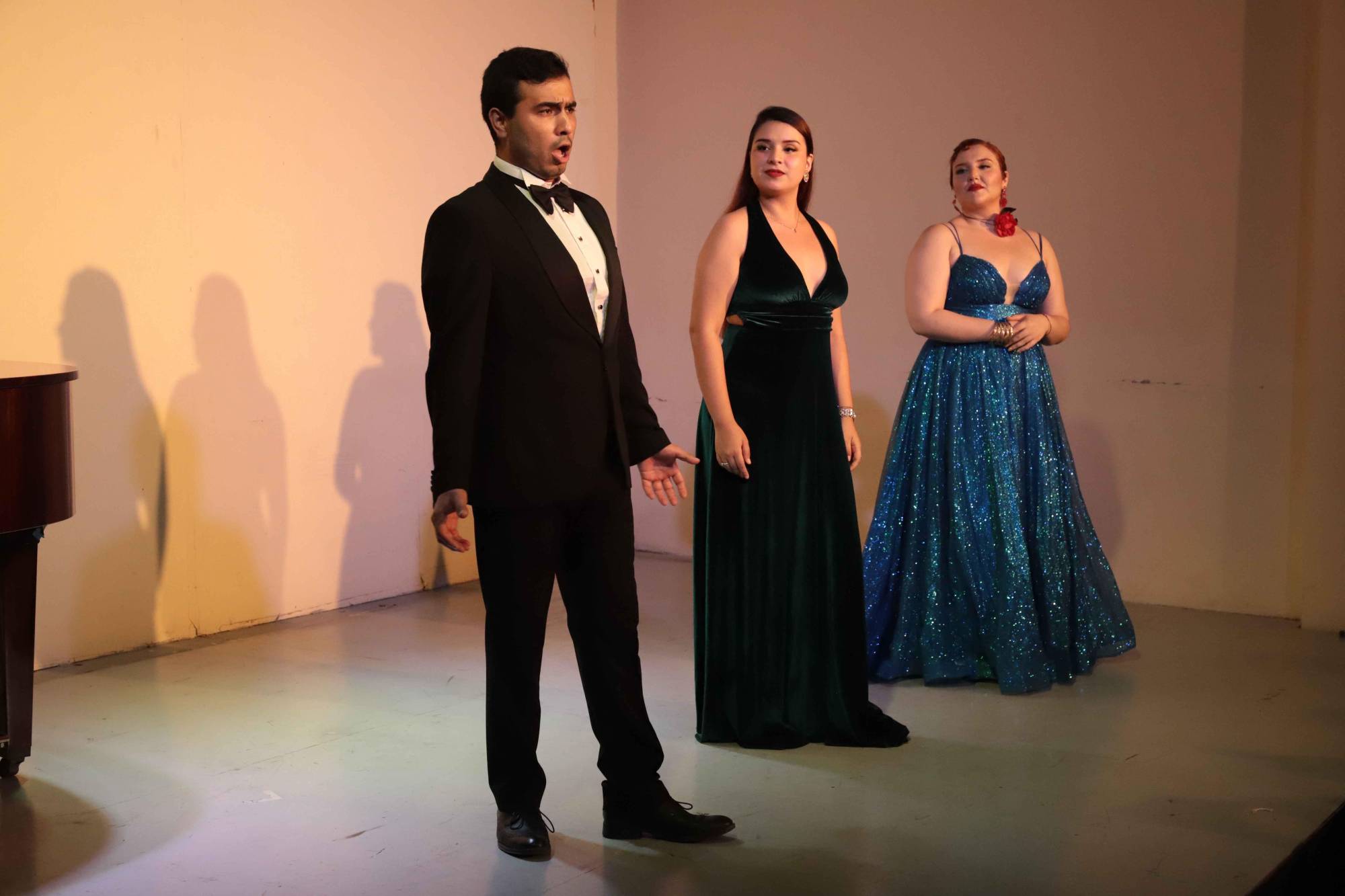 $!Alejandro Yépez, Vanessa Gama y Rosa Ferreiro deleitaron a los presentes con sus voces.