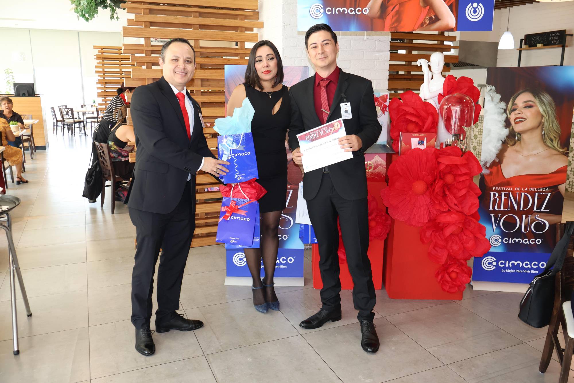 $!Cristian Steven Zazueta recibió un reconocimiento.