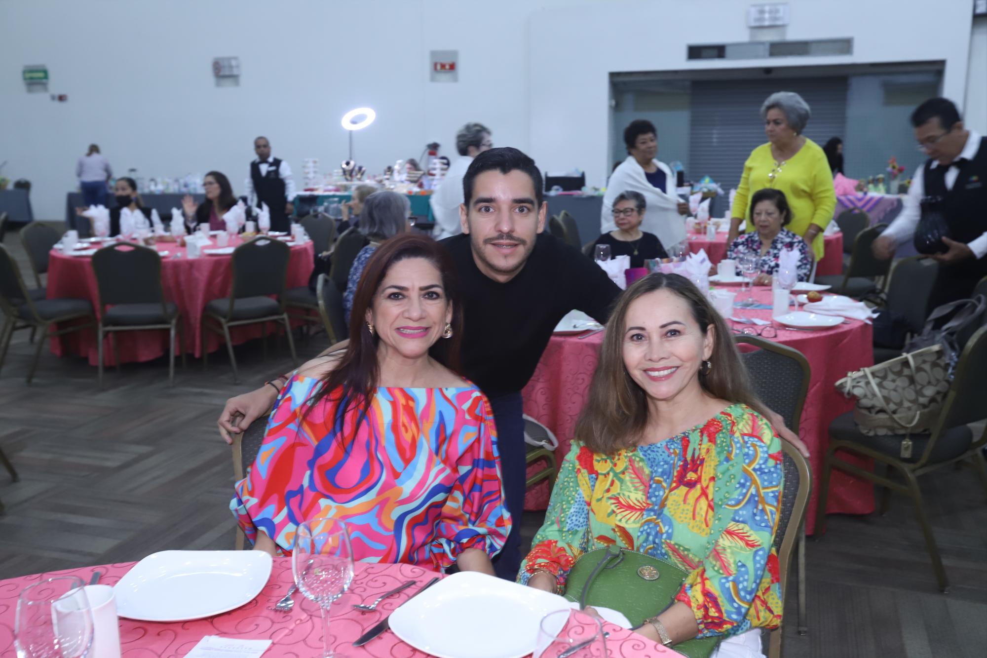 $!Francisco Javier Arvizu, Olivia González y Lorena Partida