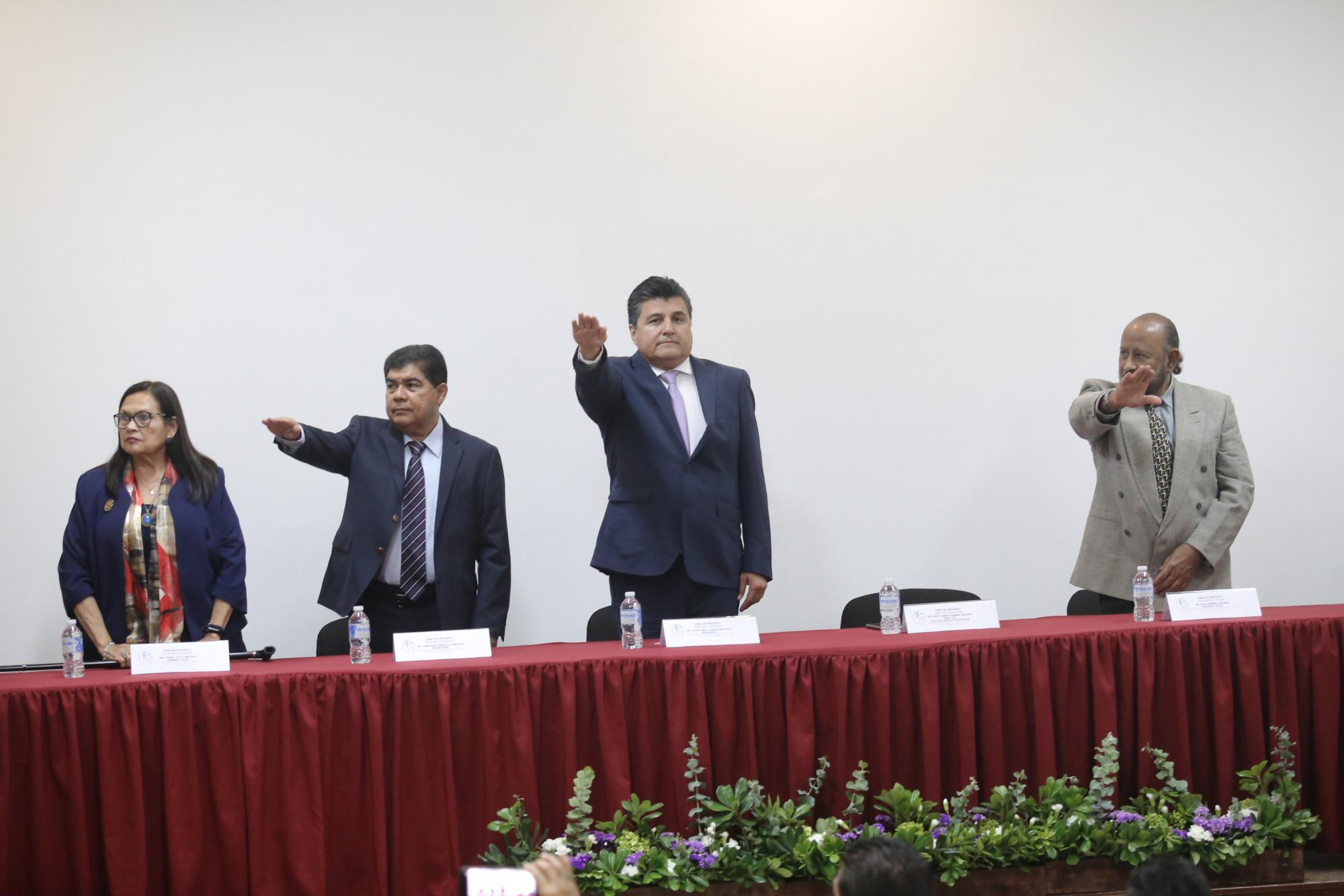 $!Los médicos especialistas al momento de rendir protesta.