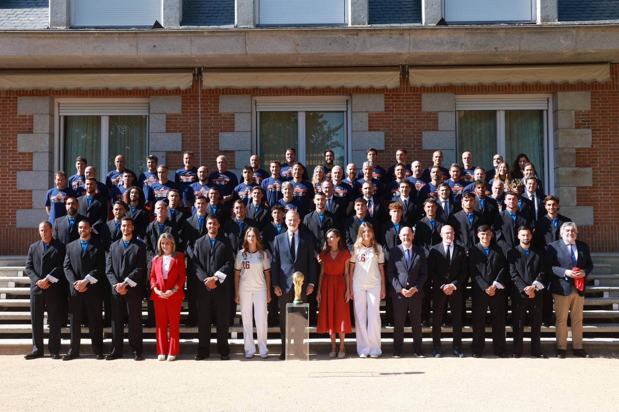 $!Rey Felipe VI felicita a jugadores de España a su llegada a Madrid