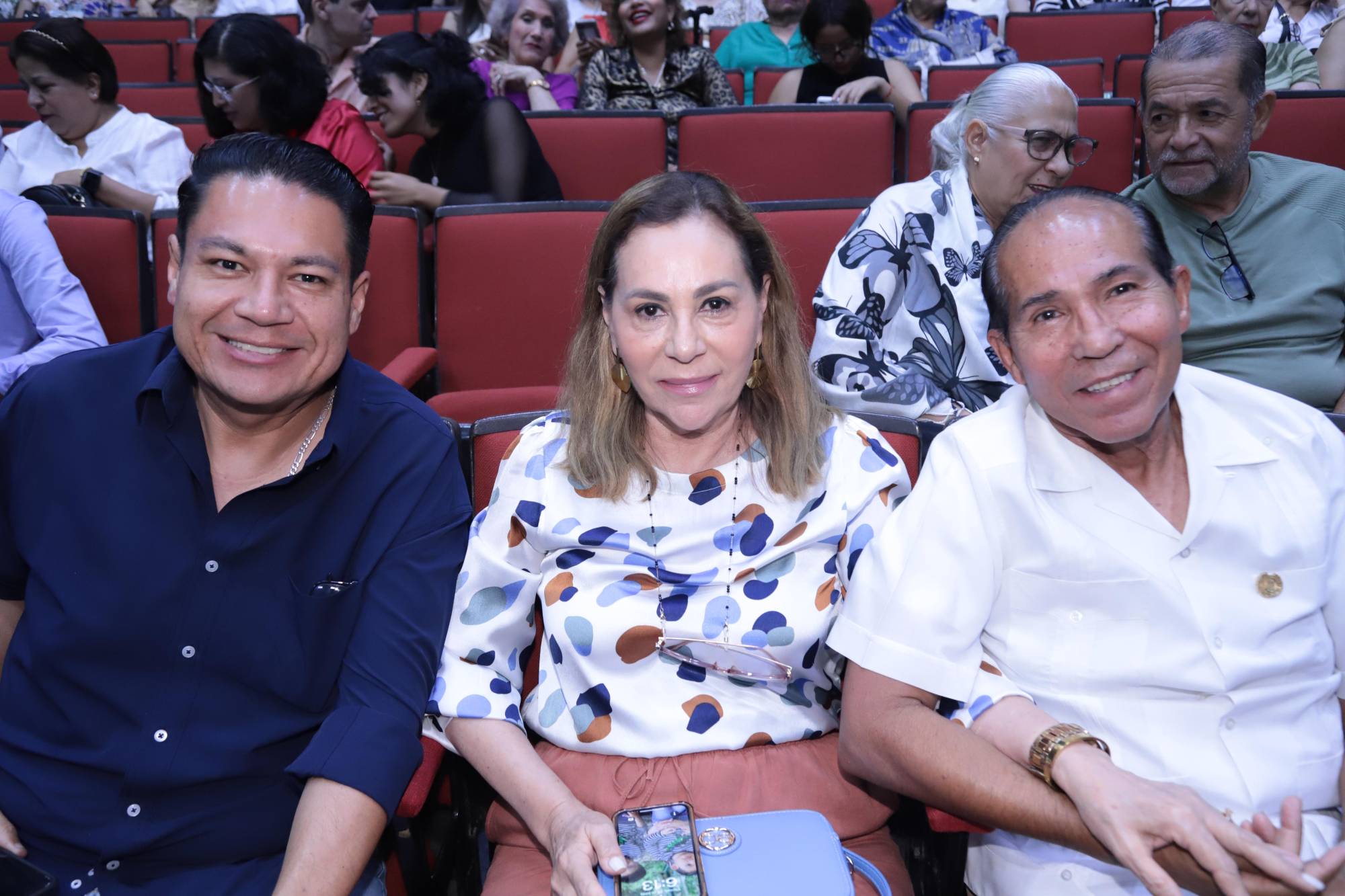 $!Mario Velázquez Sánchez, Carmen de Velázquez y Mario Velázquez Salazar.