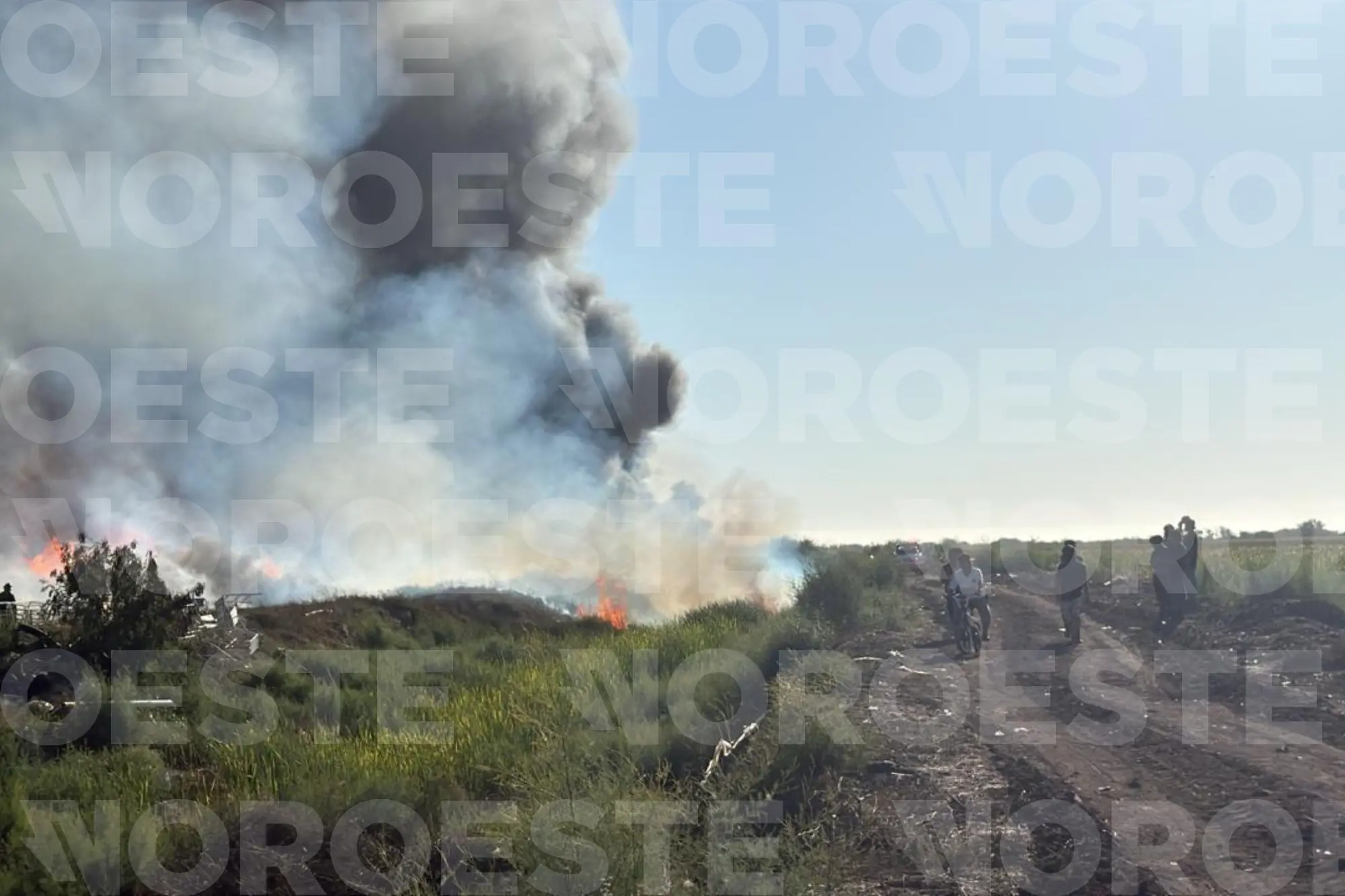 $!Fuerte incendio consume terreno agrícola en el poblado El Conejo, al sur de Culiacán